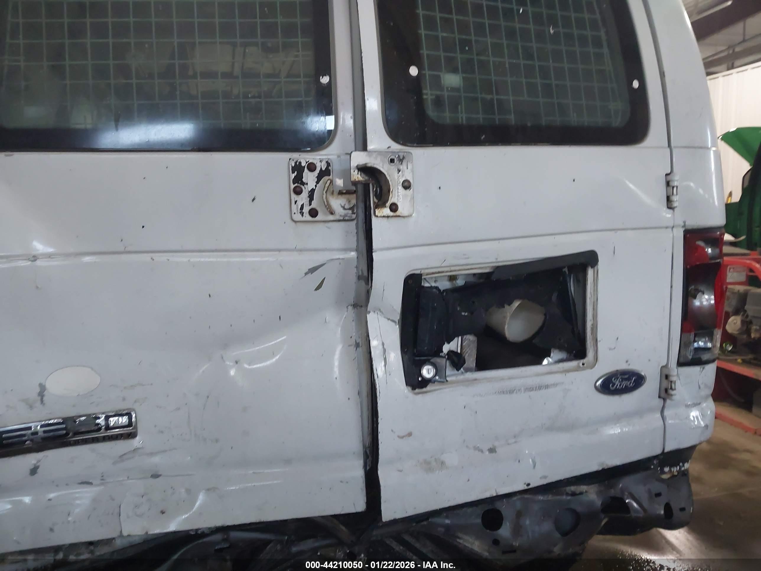 FORD E-350 image 6