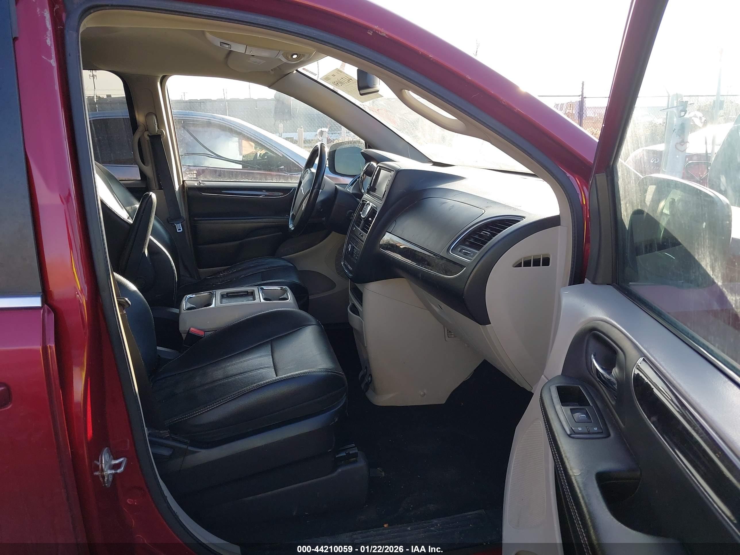 CHRYSLER TOWN image 5