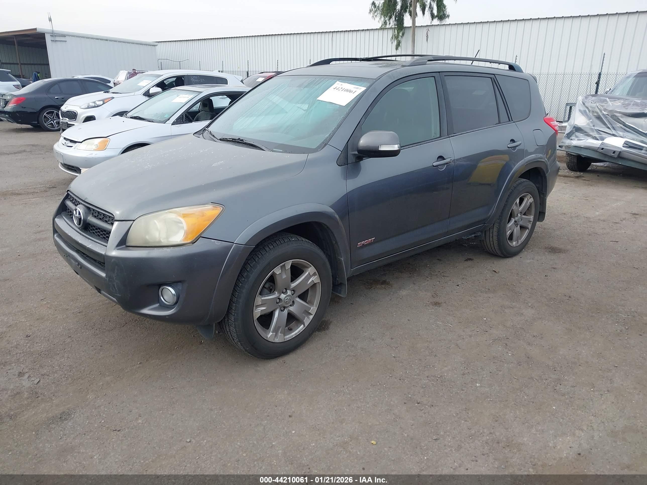 TOYOTA RAV4 image 2