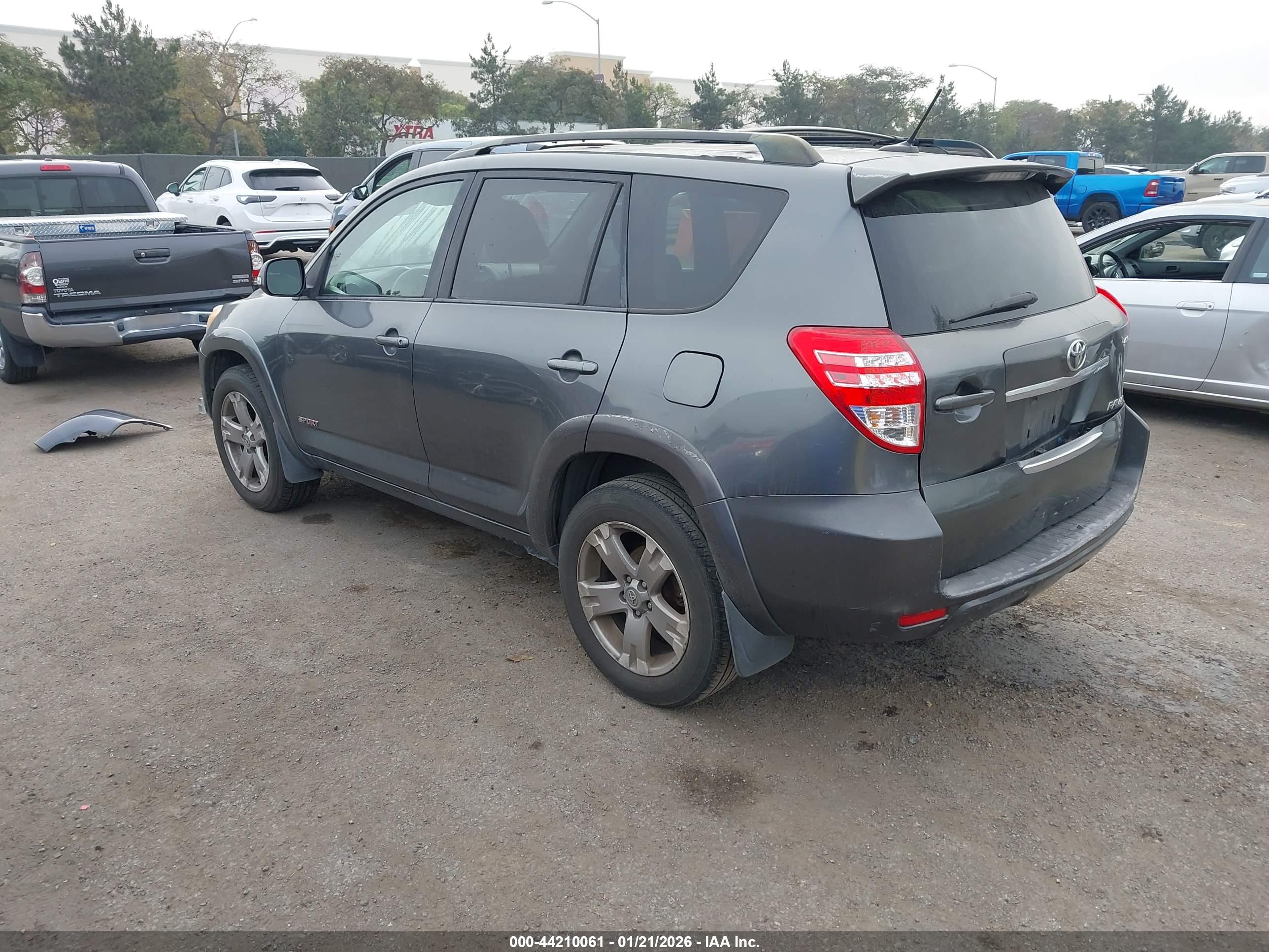 TOYOTA RAV4 image 3