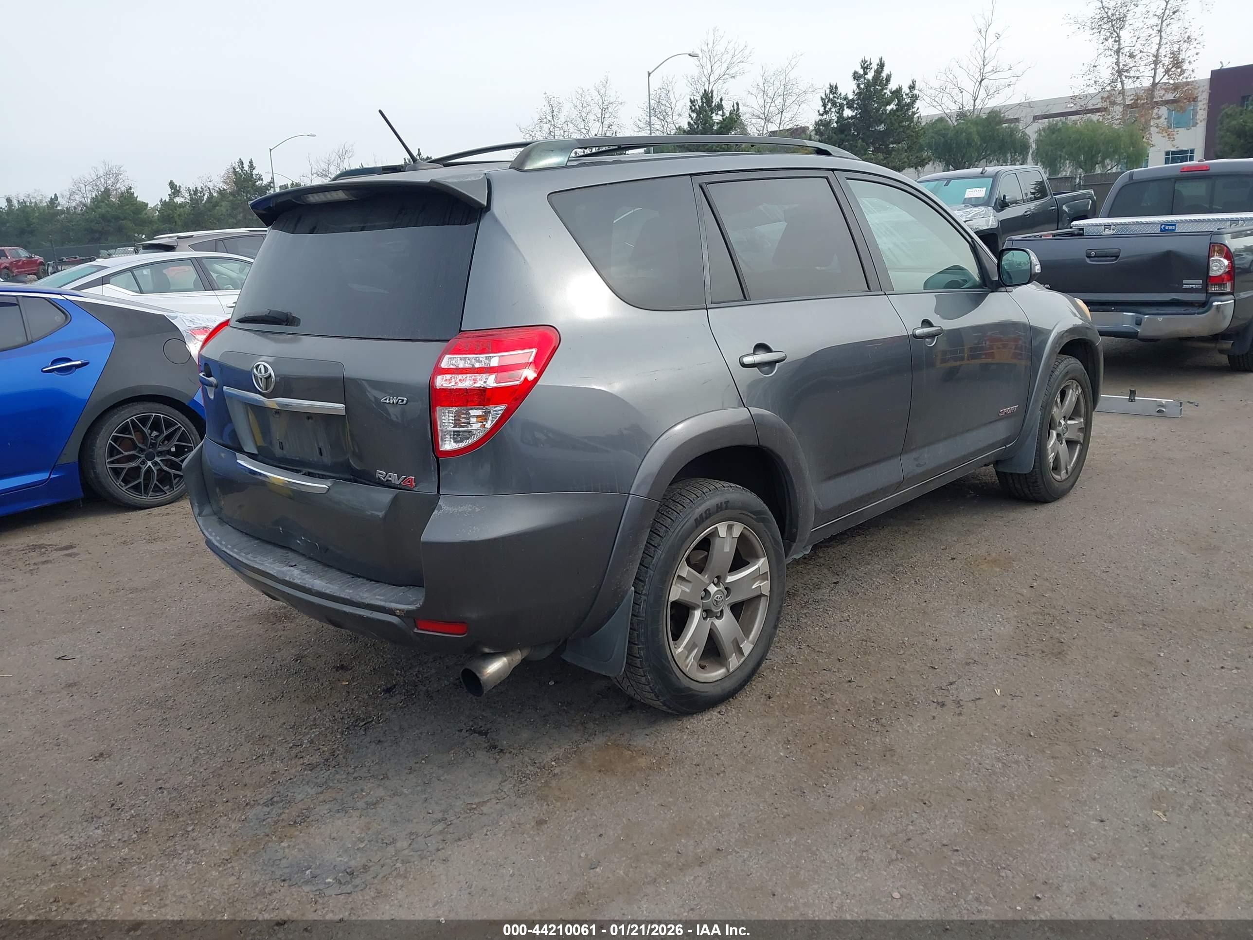 TOYOTA RAV4 image 4