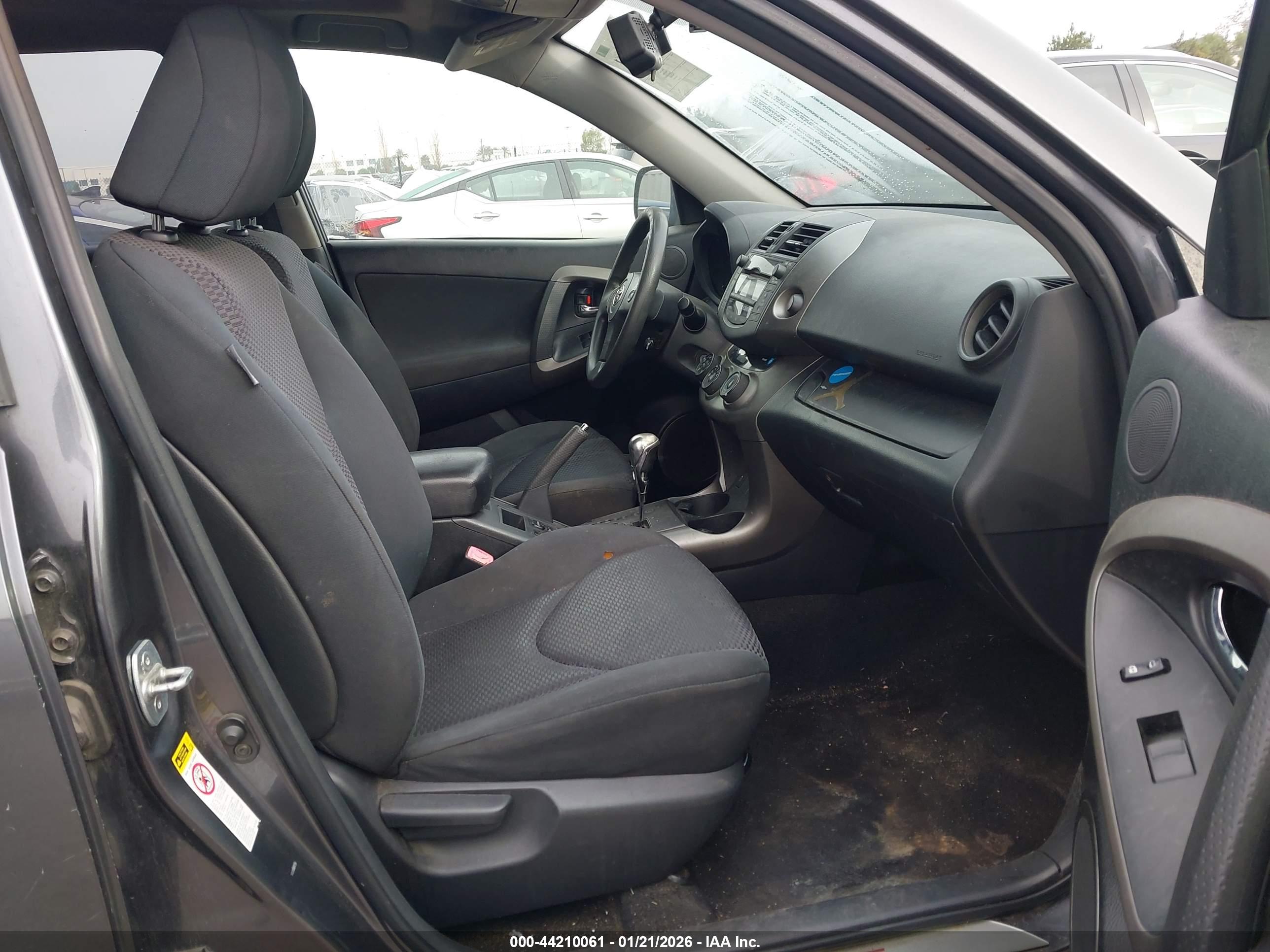 TOYOTA RAV4 image 5