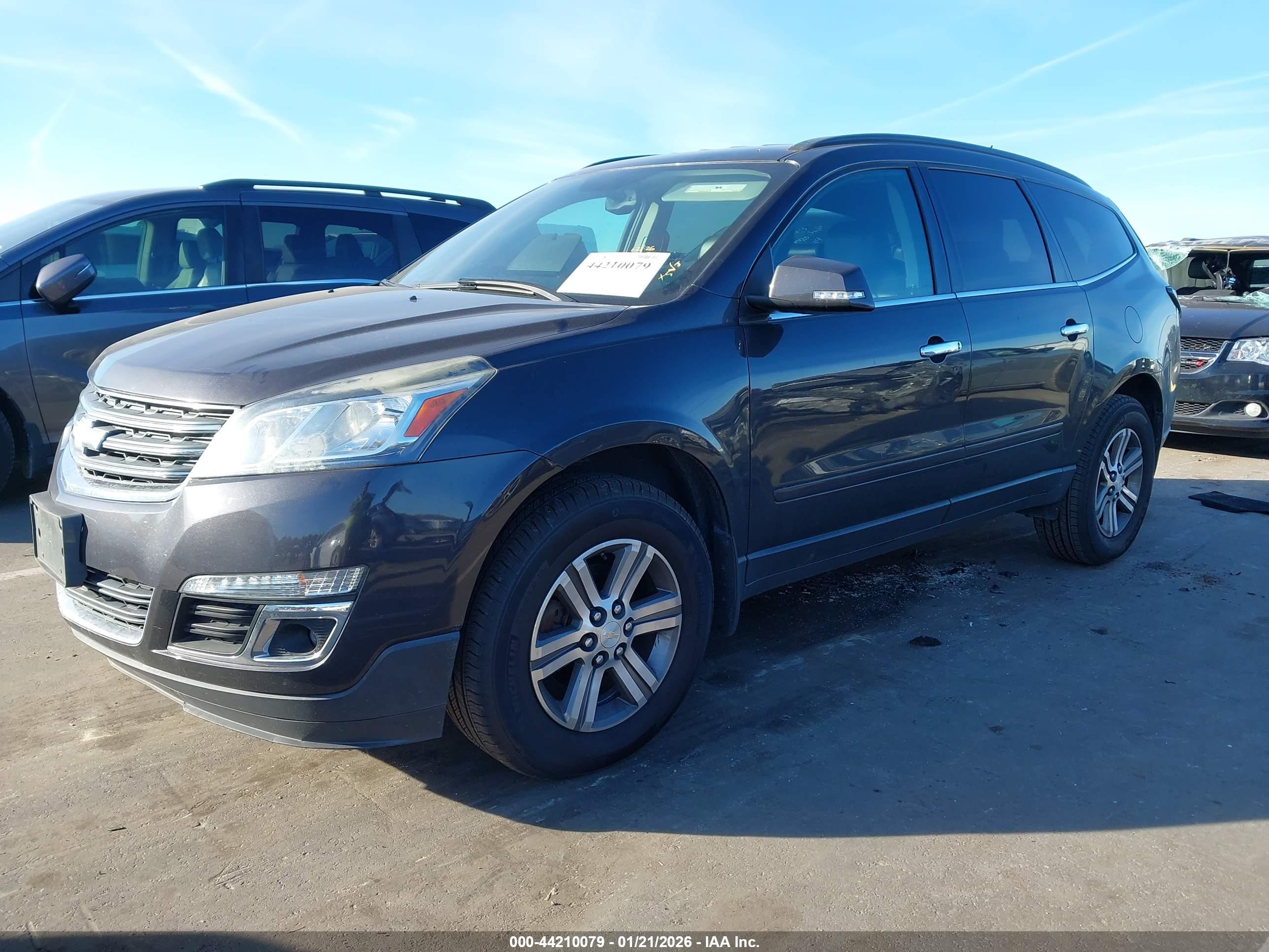 CHEVROLET TRAVERSE image 2
