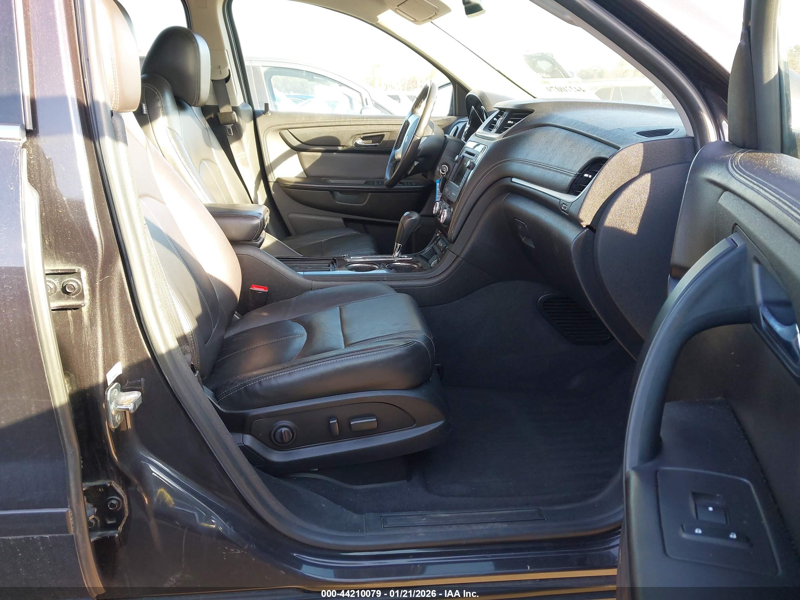 CHEVROLET TRAVERSE image 5
