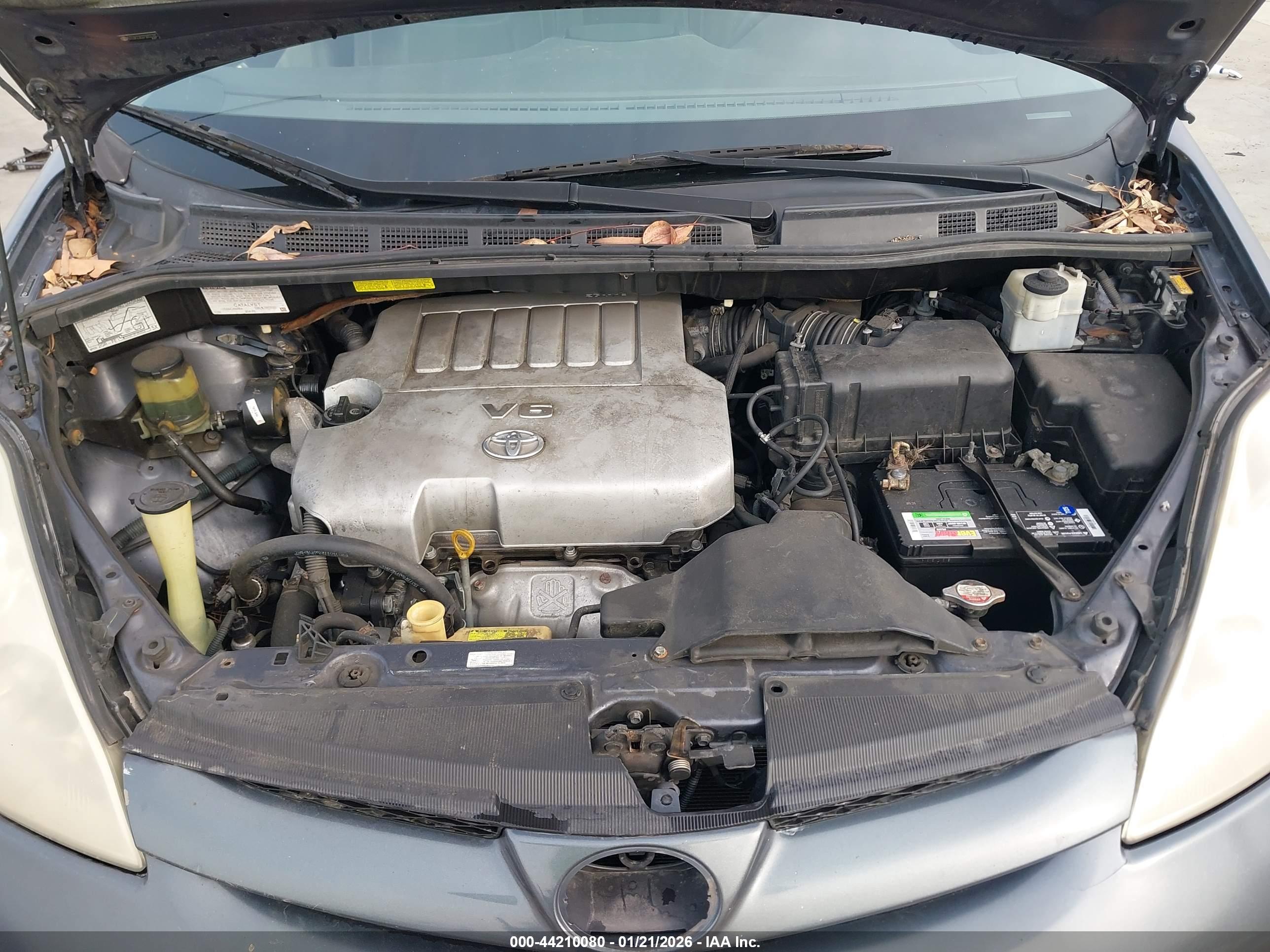 TOYOTA SIENNA image 10