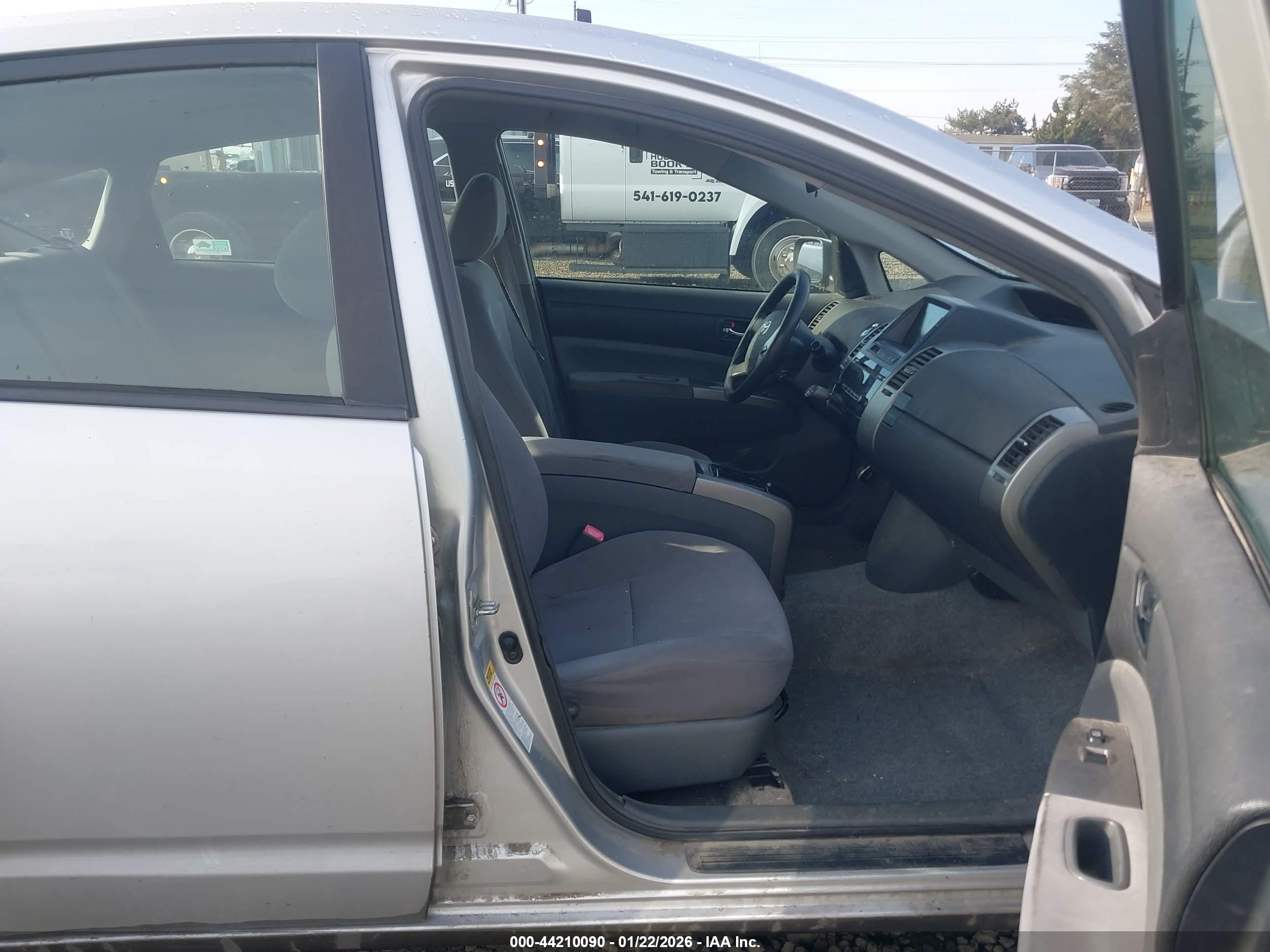 TOYOTA PRIUS image 5