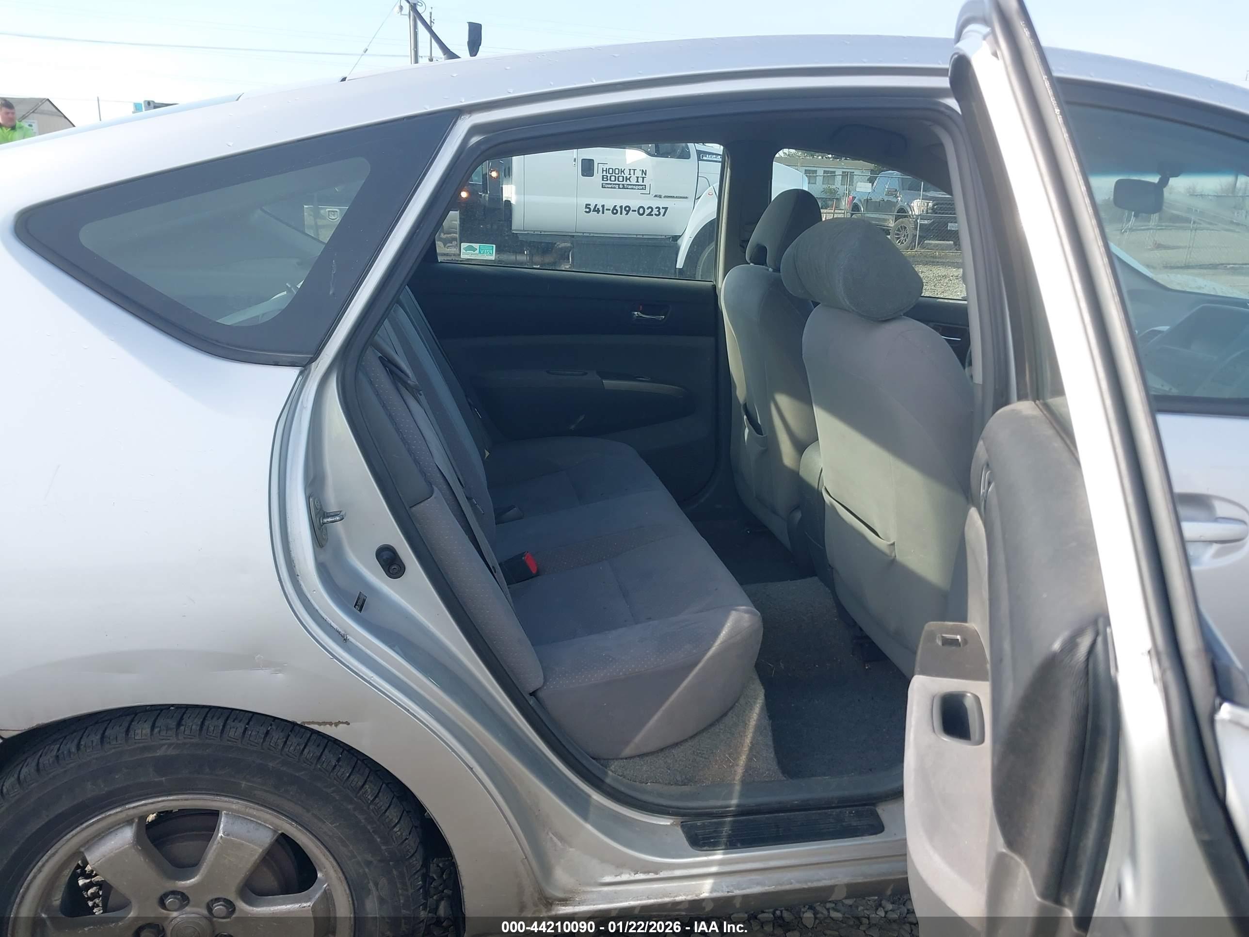 TOYOTA PRIUS image 8
