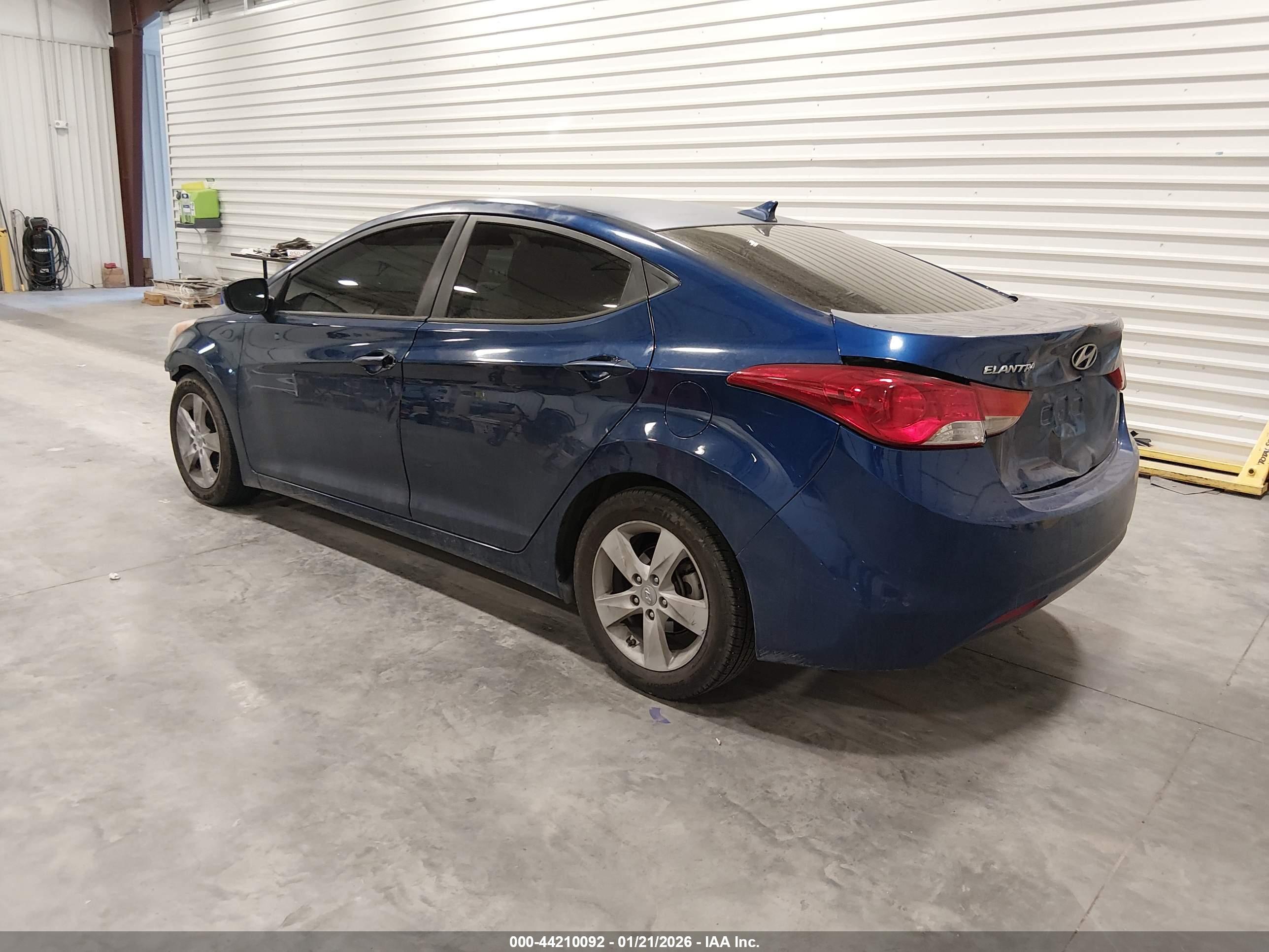 HYUNDAI ELANTRA image 3
