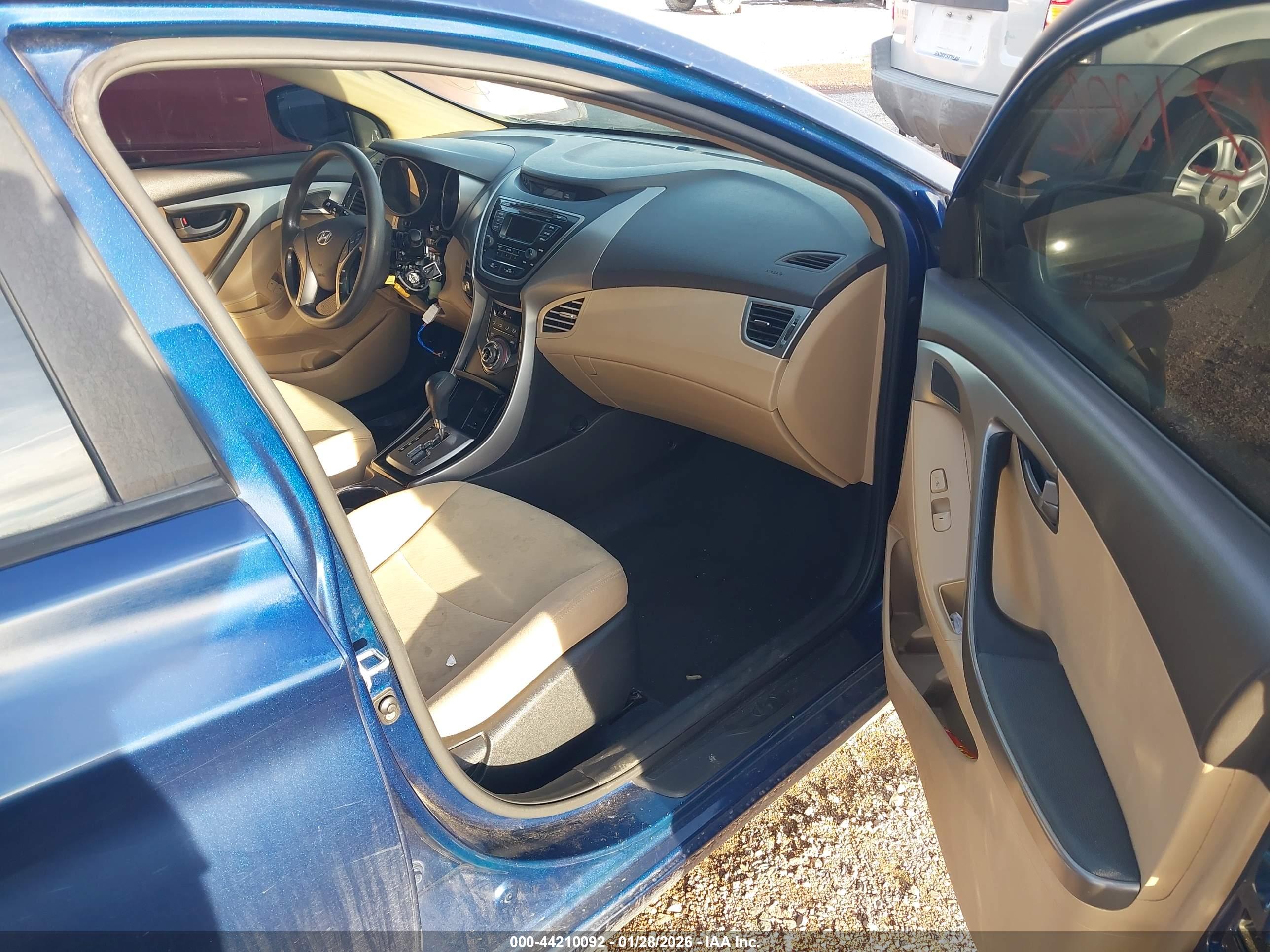 HYUNDAI ELANTRA image 5