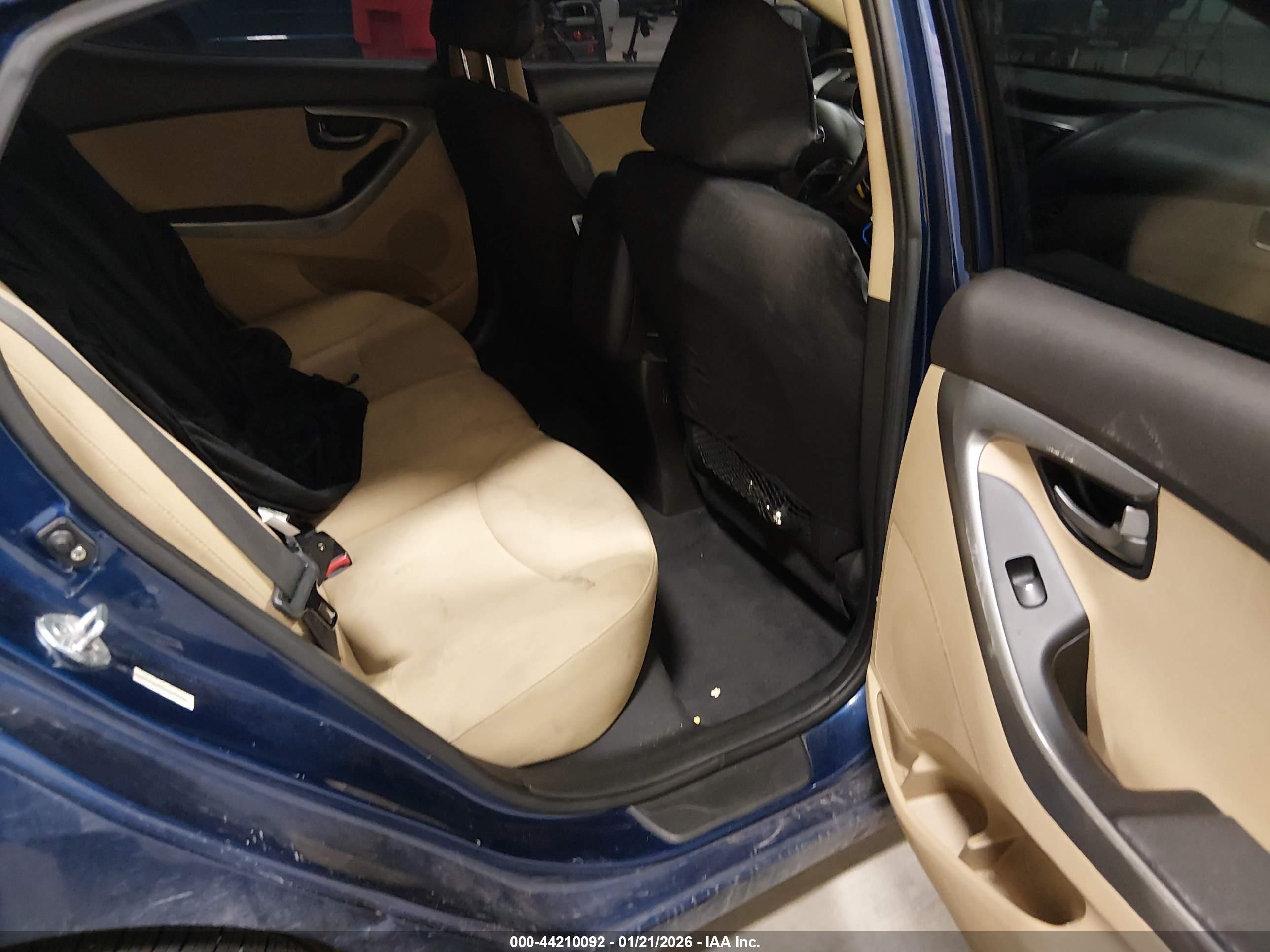 HYUNDAI ELANTRA image 8