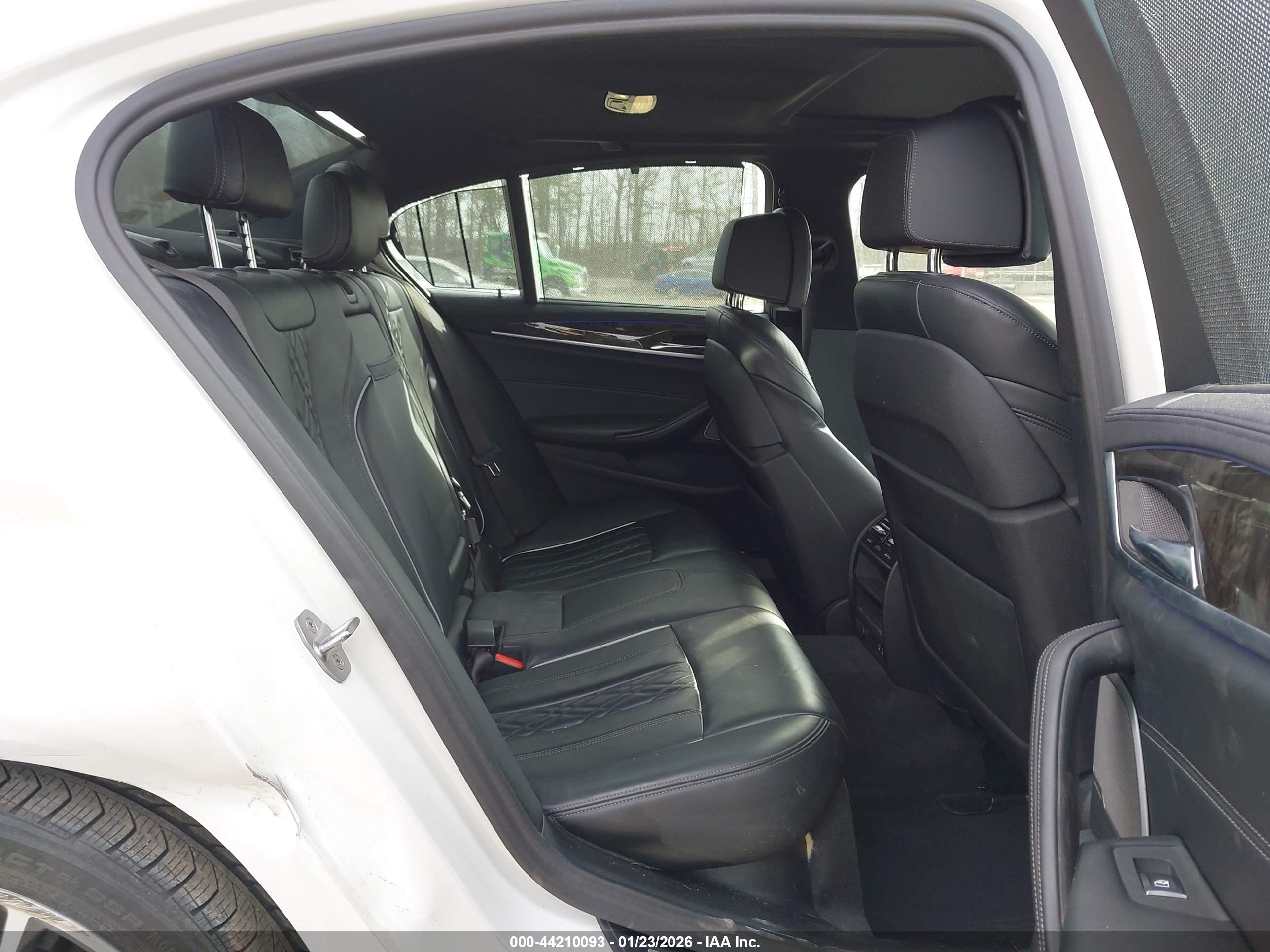 BMW M550I image 8