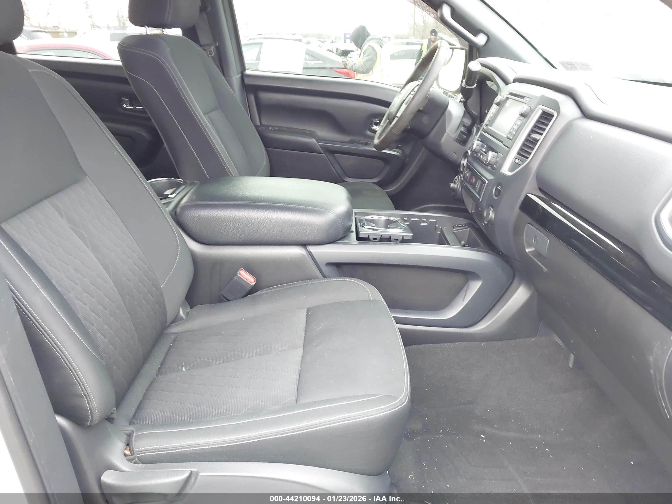 NISSAN TITAN image 5