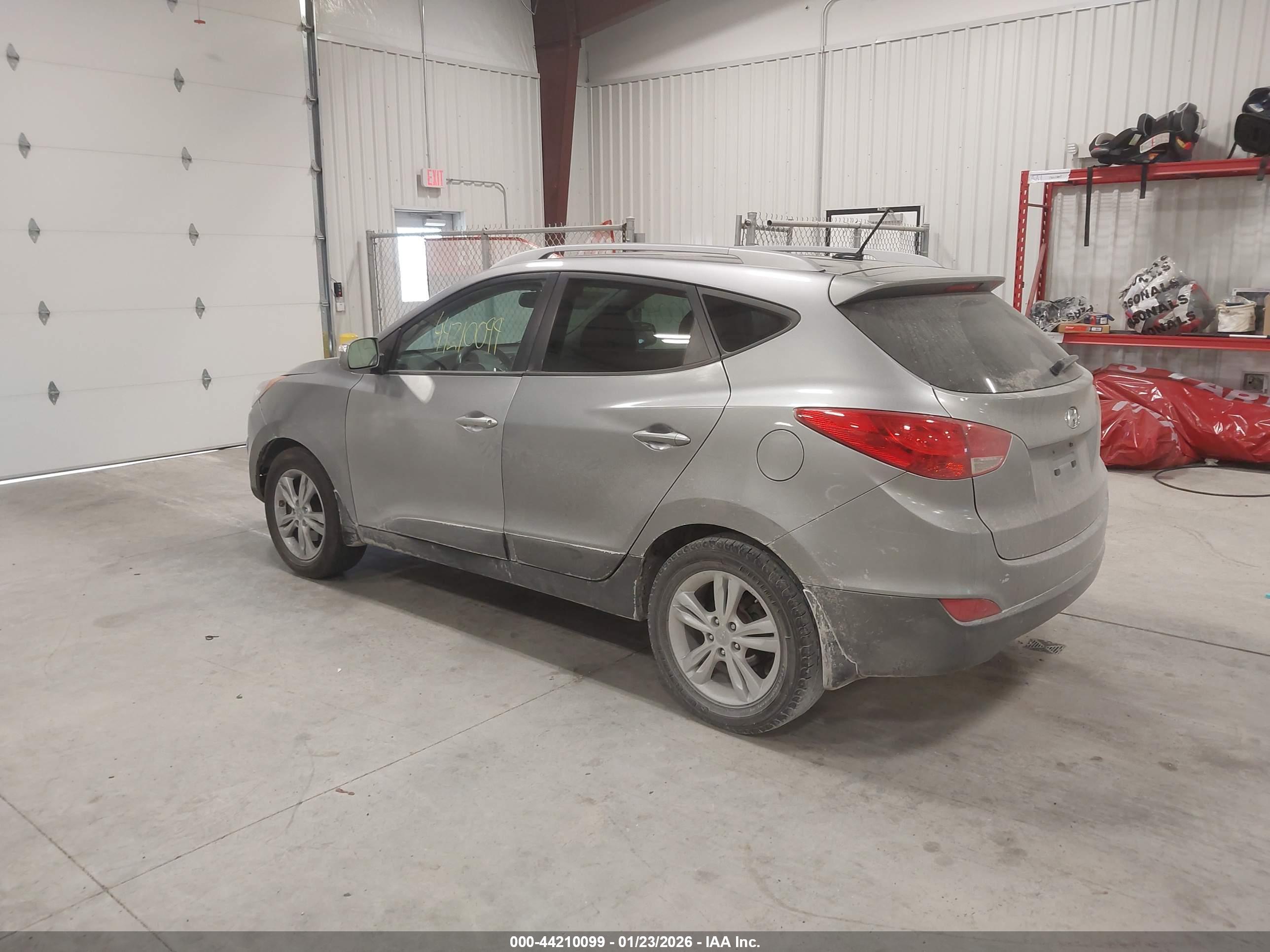 HYUNDAI TUCSON image 3
