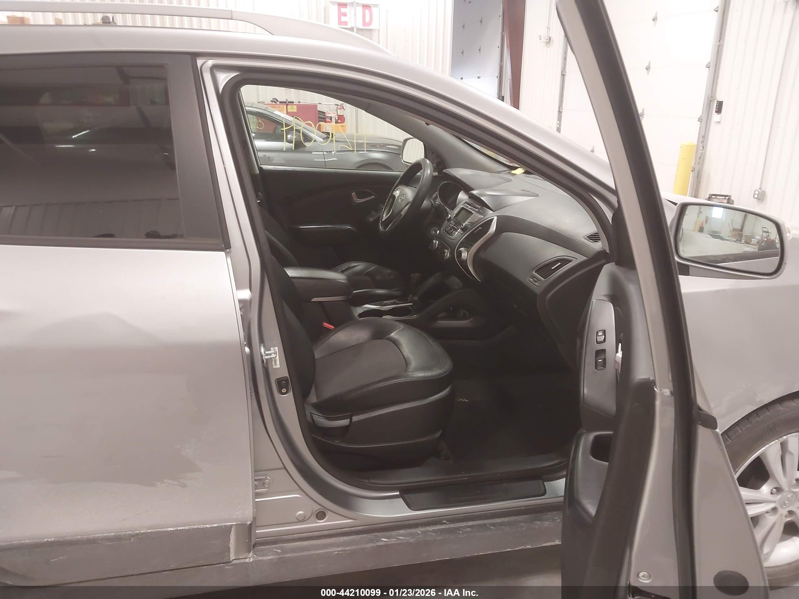 HYUNDAI TUCSON image 5