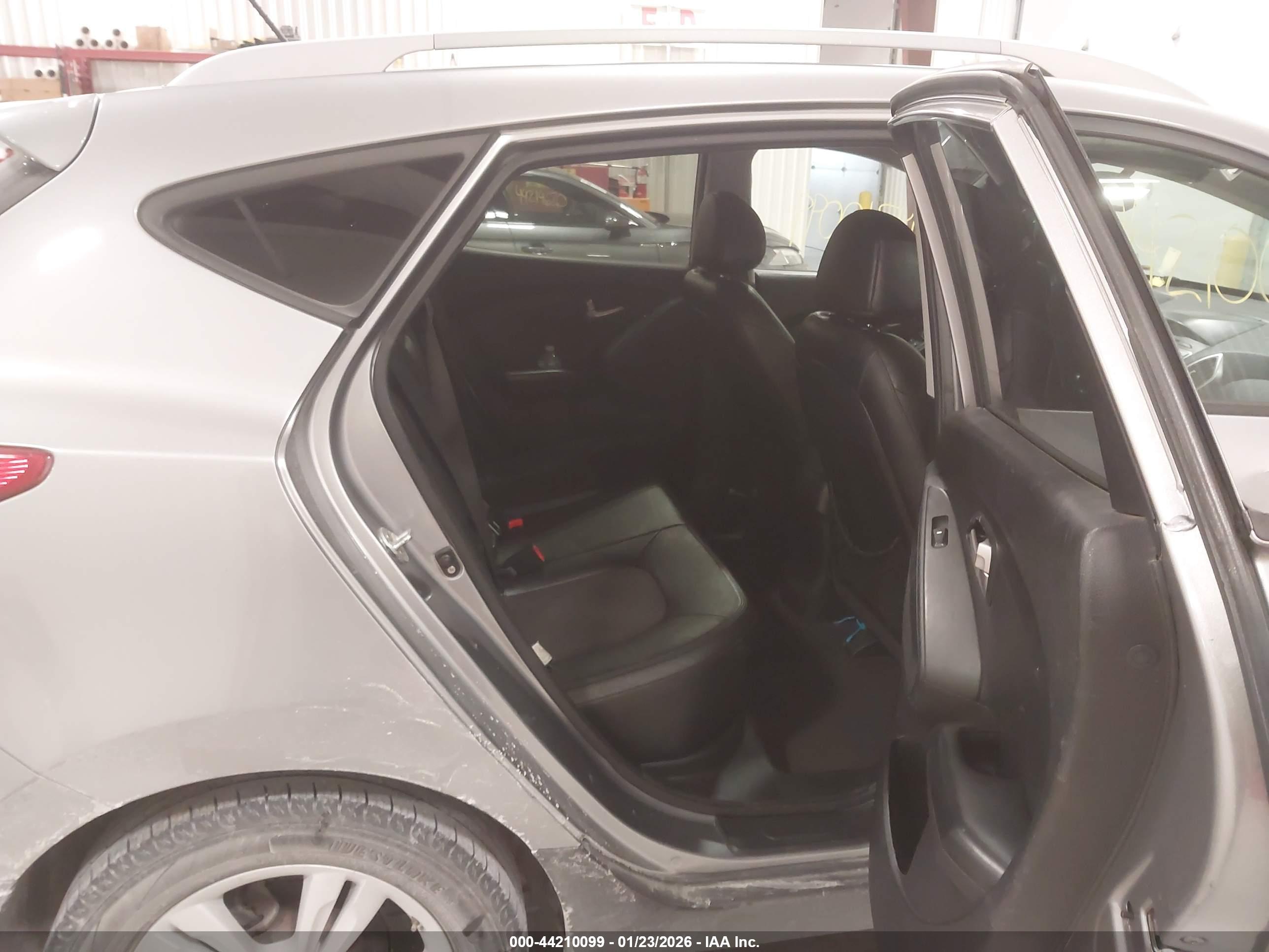 HYUNDAI TUCSON image 8
