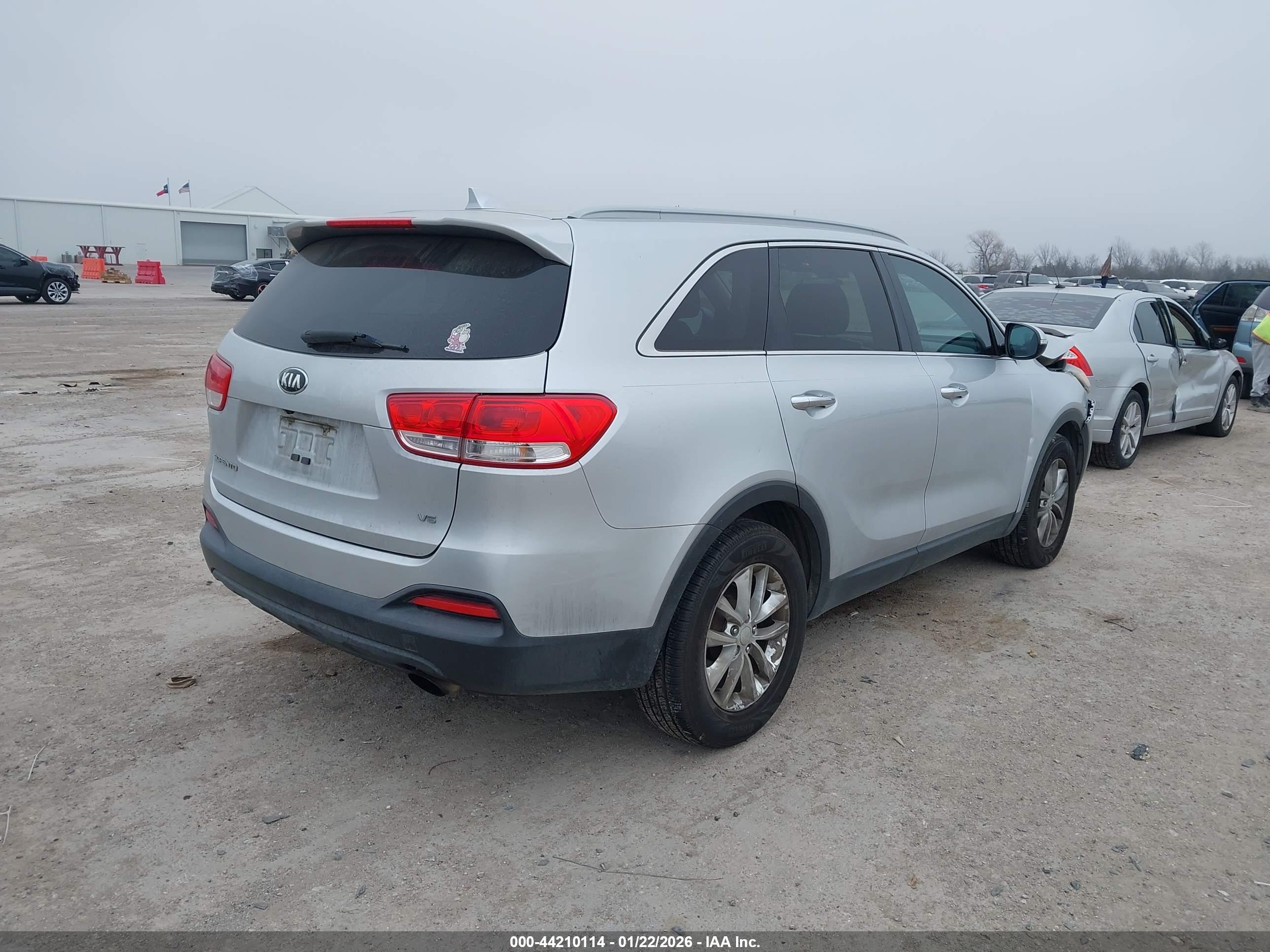 KIA SORENTO image 4