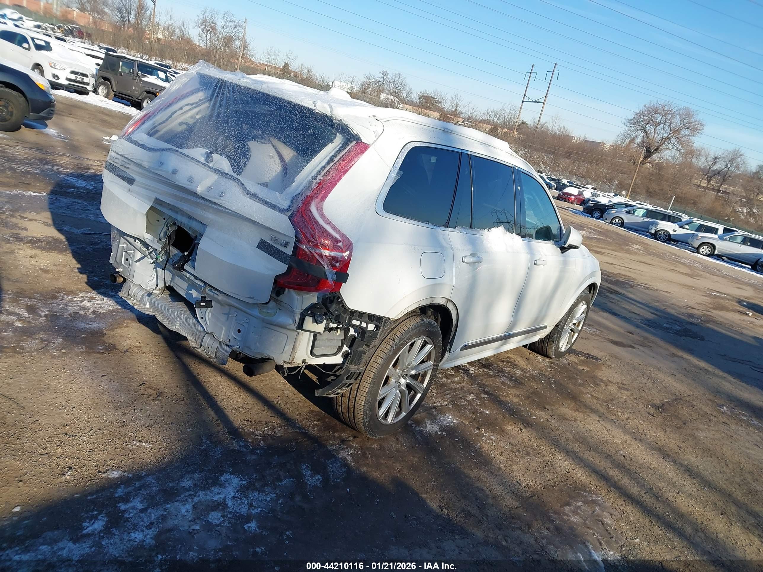 VOLVO XC90 image 4