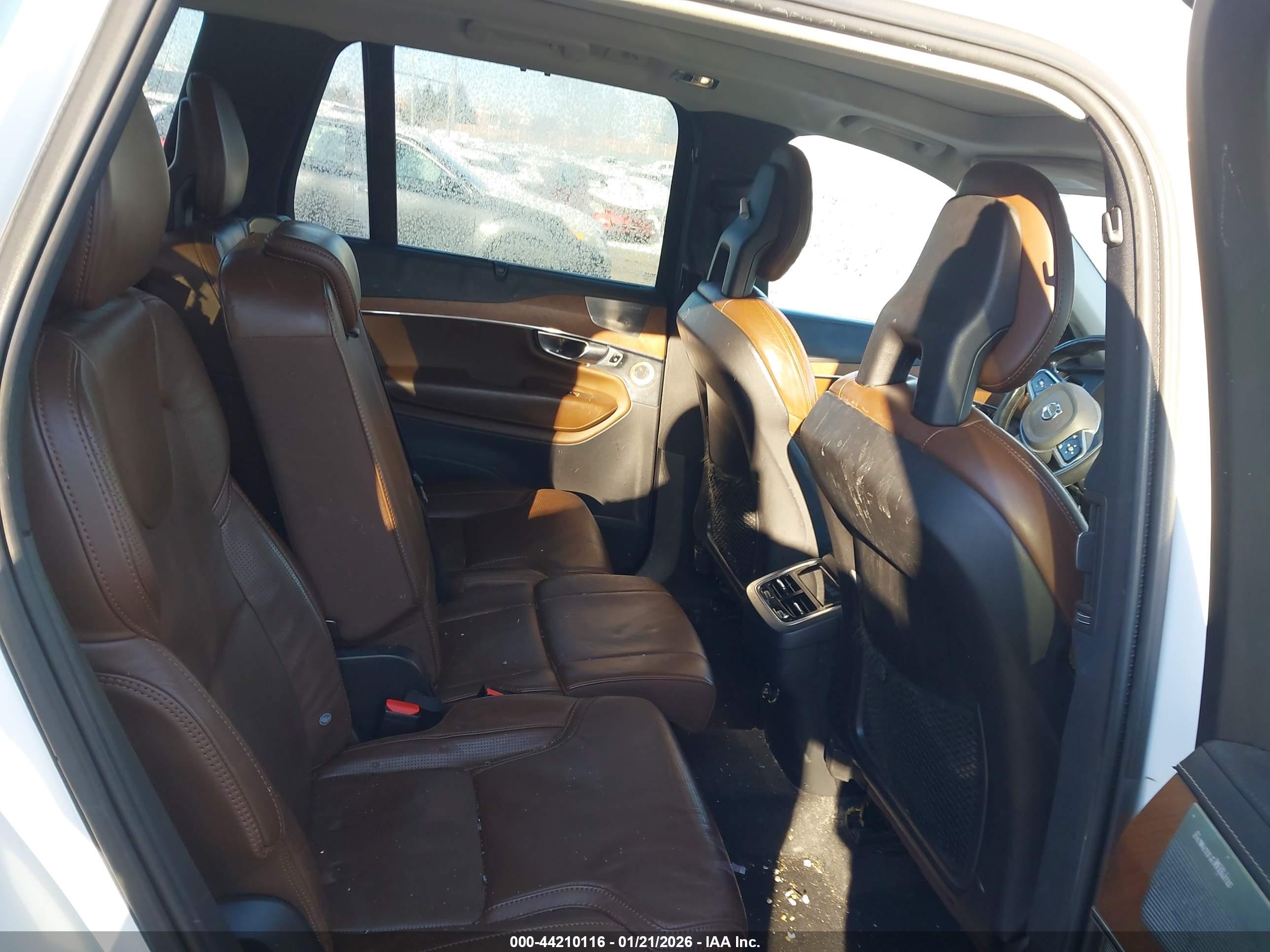VOLVO XC90 image 8