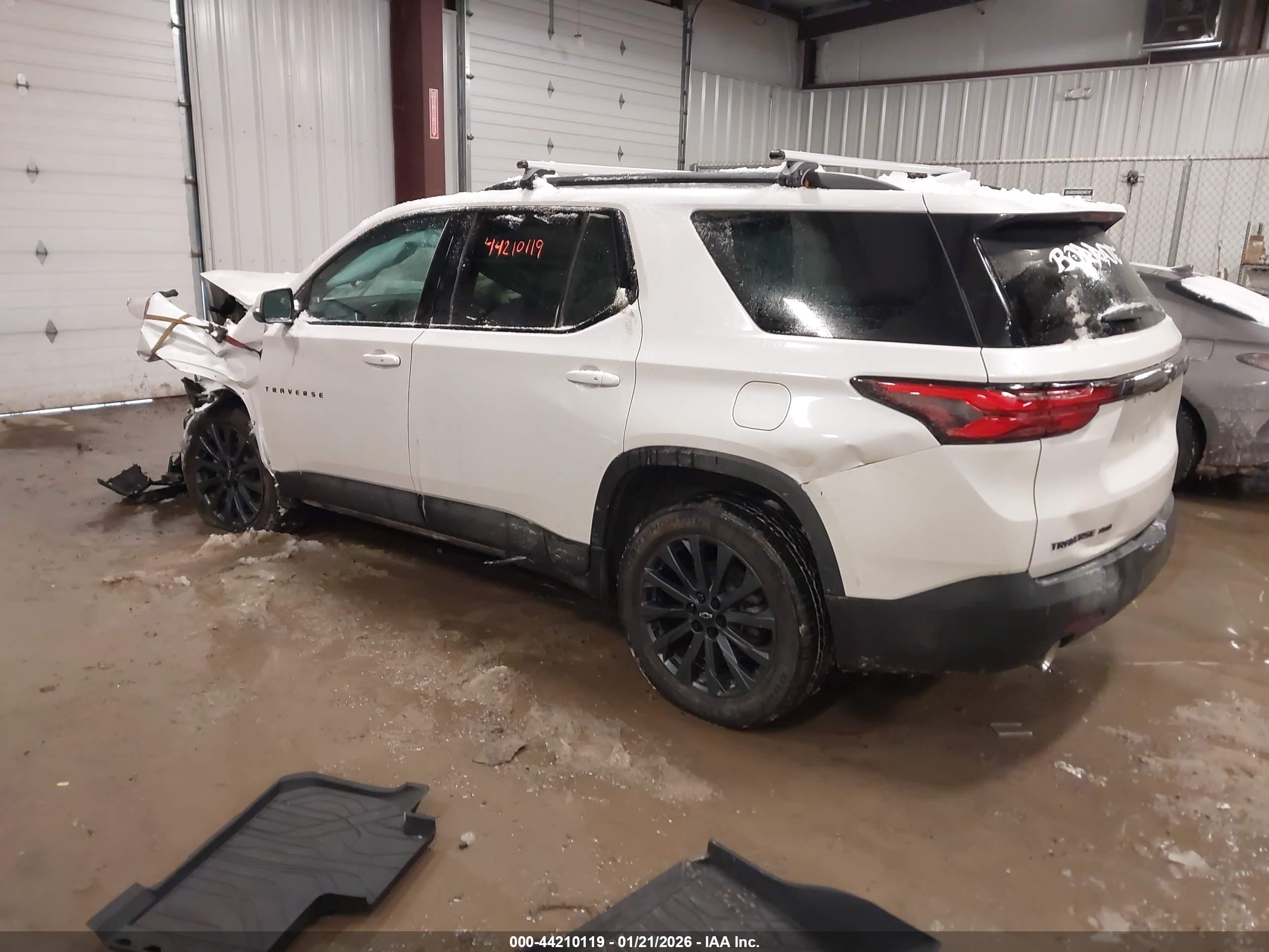 CHEVROLET TRAVERSE image 3