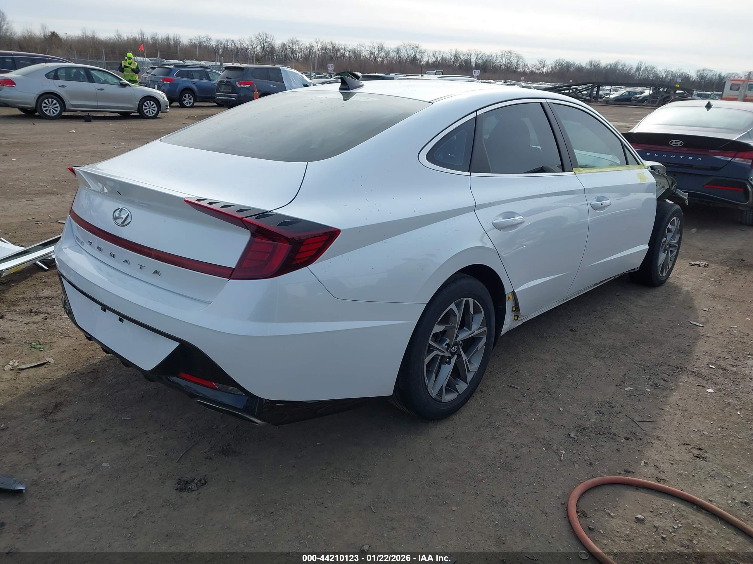HYUNDAI SONATA image 4