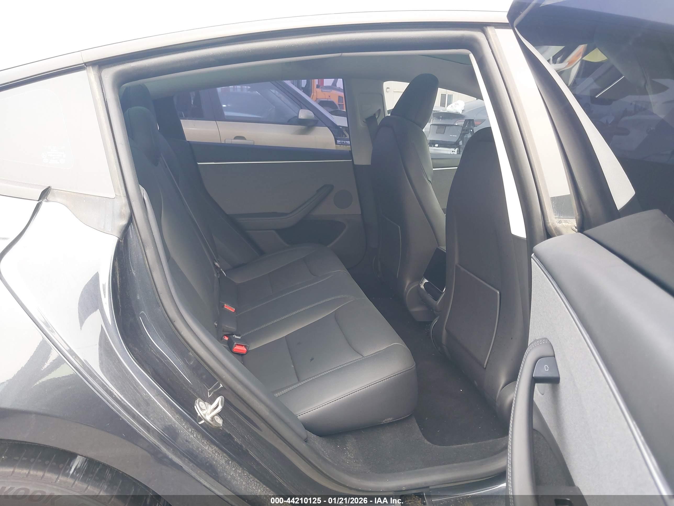 TESLA MODEL image 8