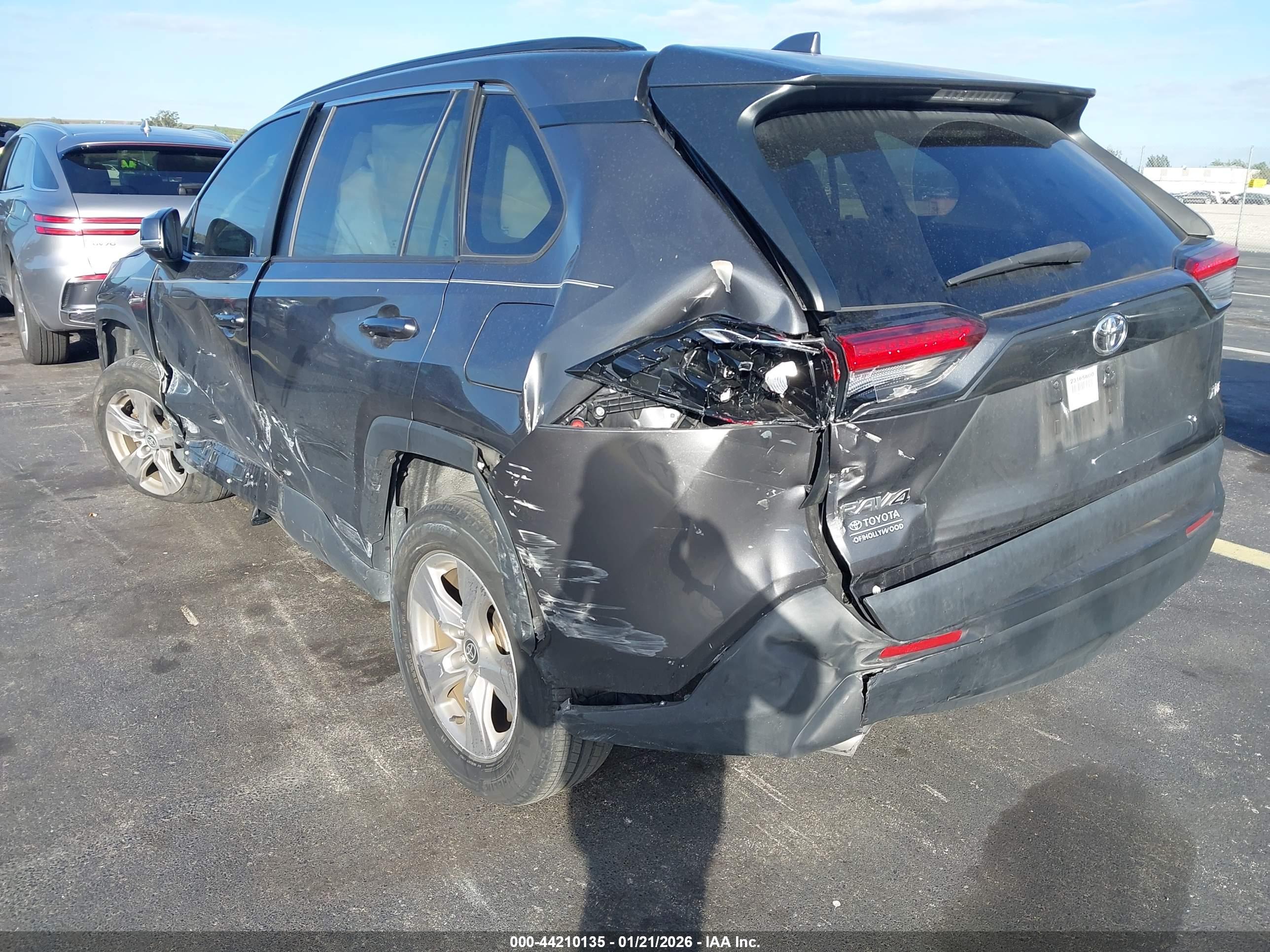 TOYOTA RAV4 image 6