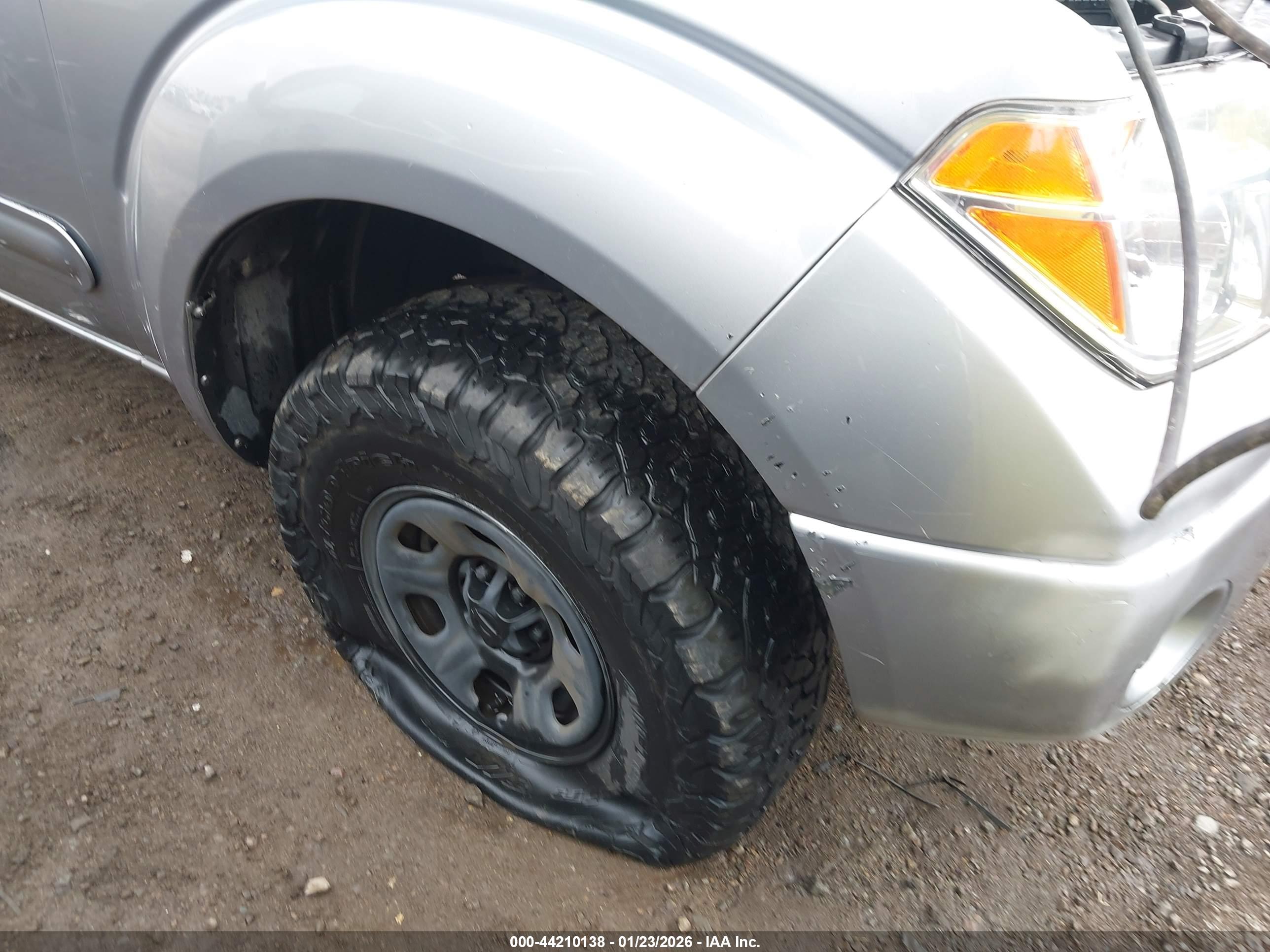 NISSAN FRONTIER image 6