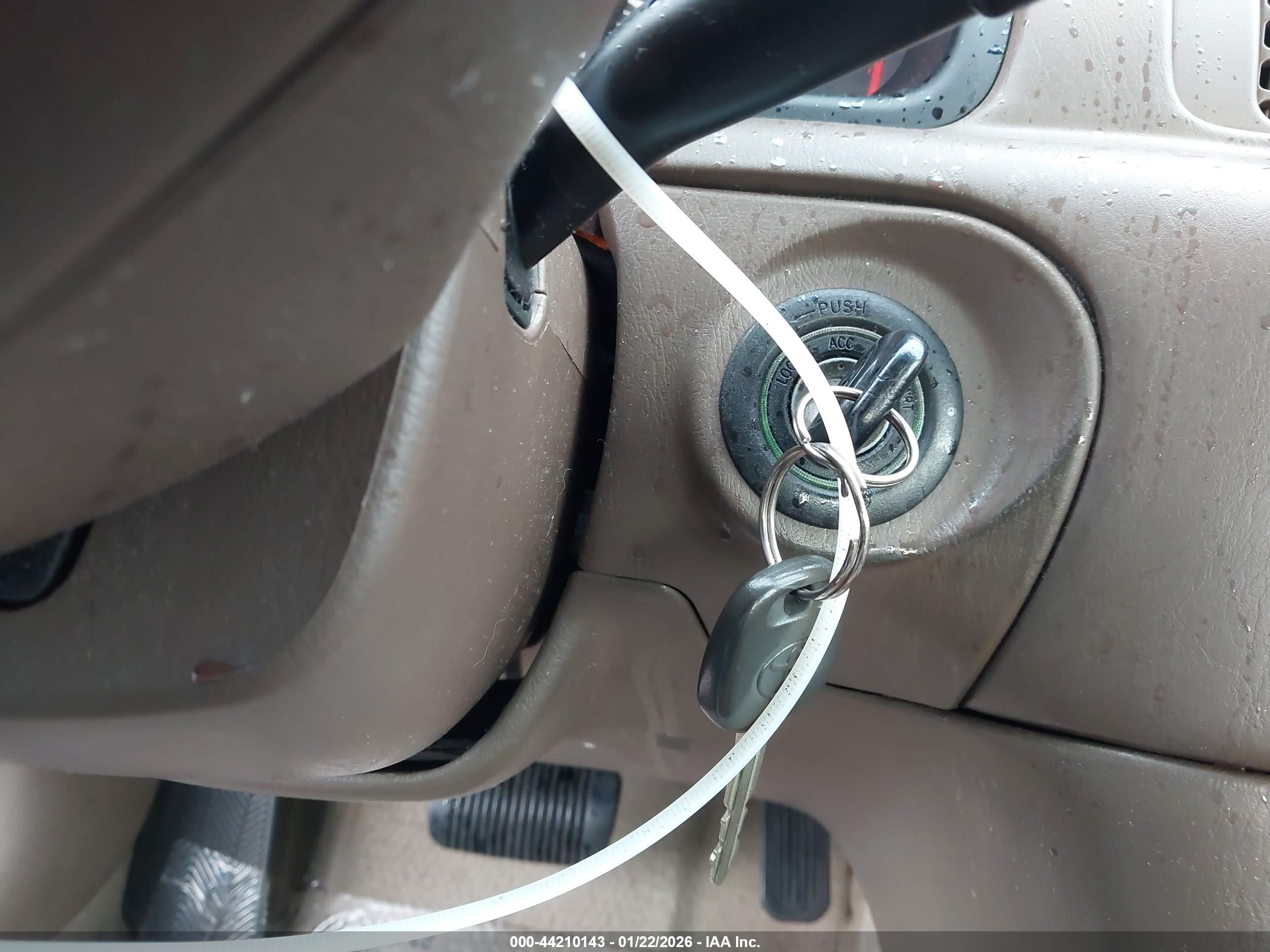 TOYOTA CAMRY image 11