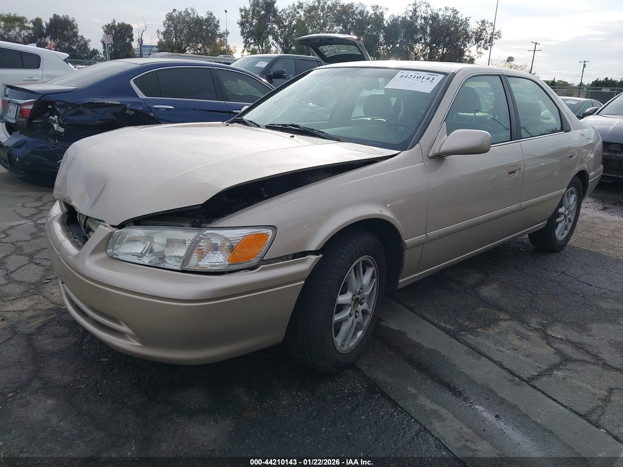 TOYOTA CAMRY image 2