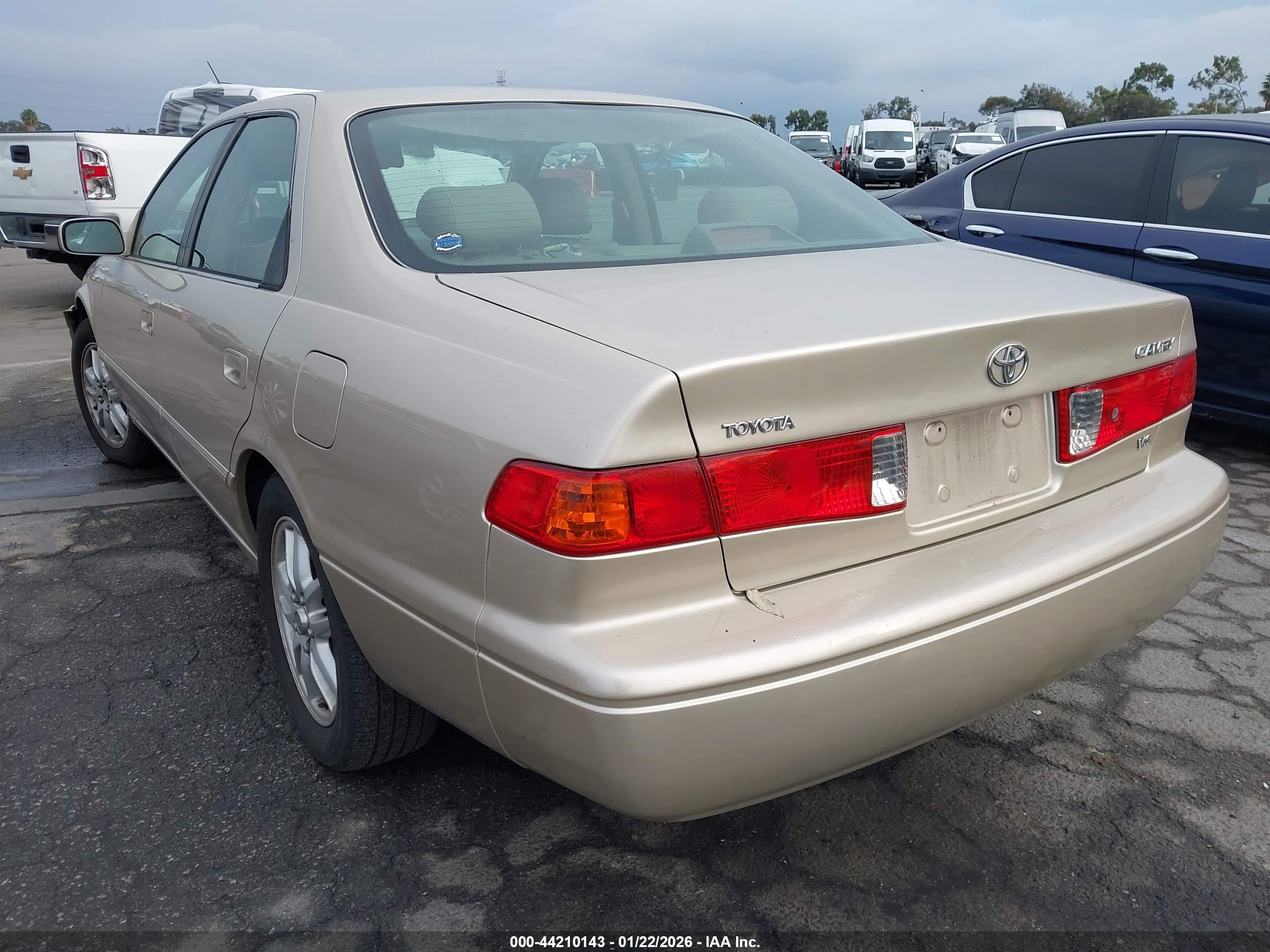 TOYOTA CAMRY image 3