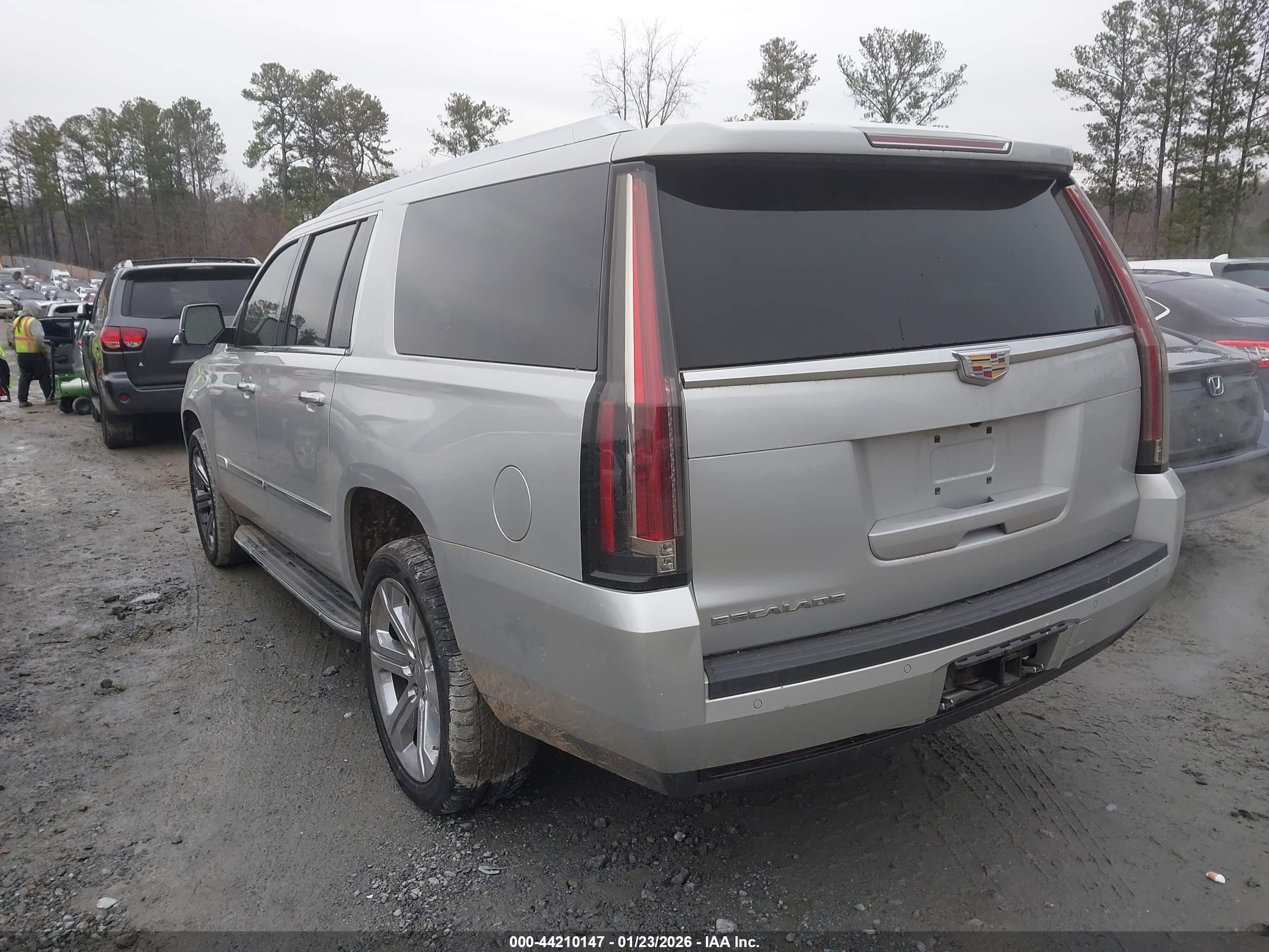 CADILLAC ESCALADE image 3
