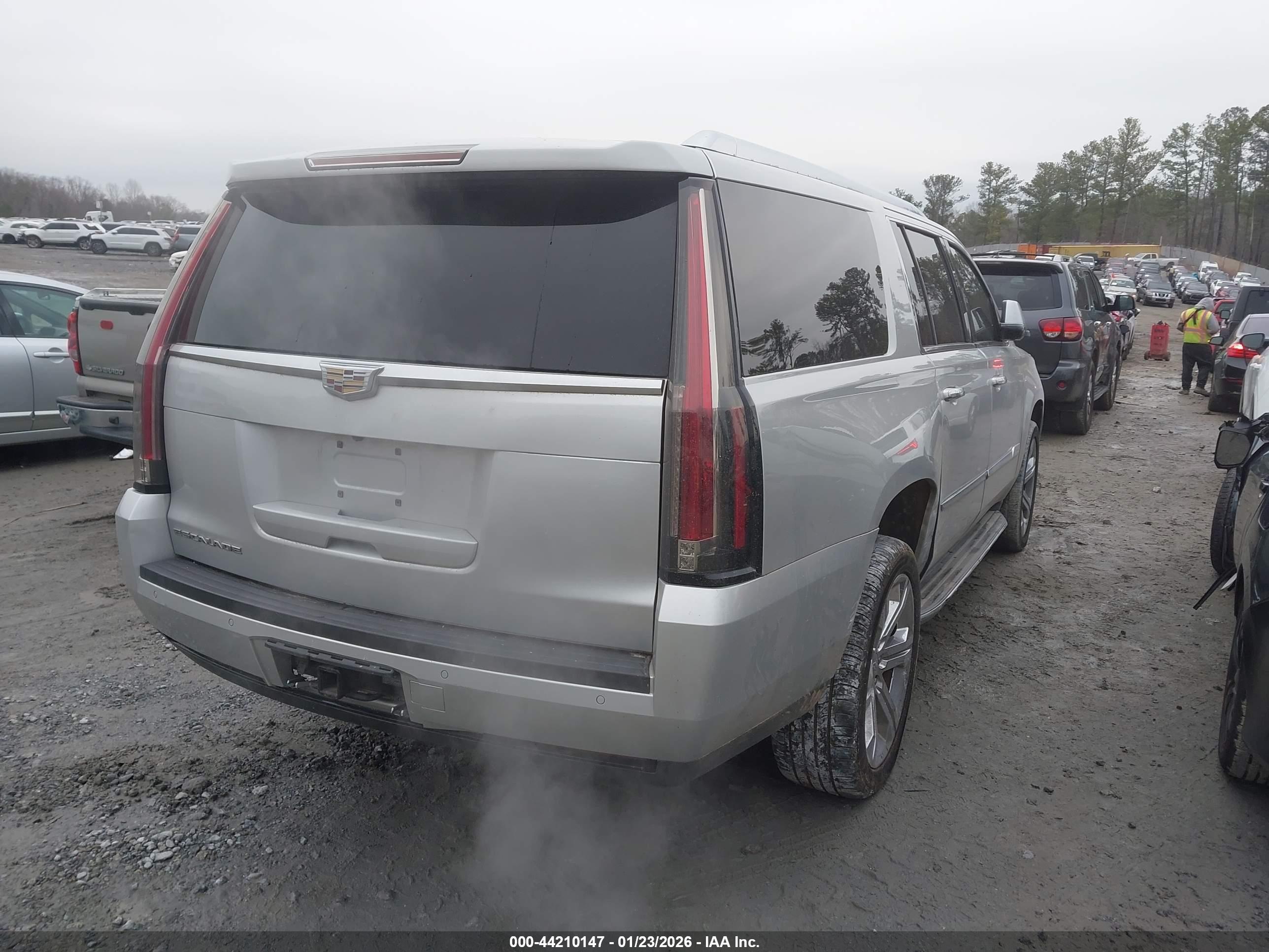 CADILLAC ESCALADE image 4