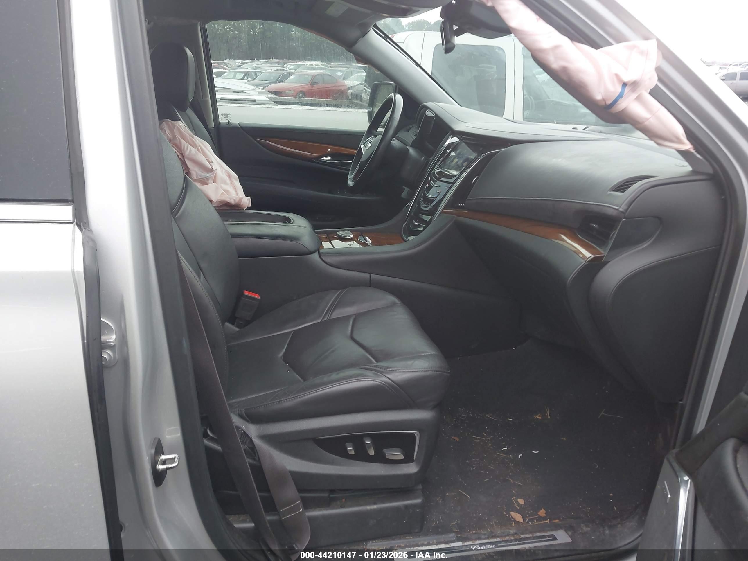 CADILLAC ESCALADE image 5