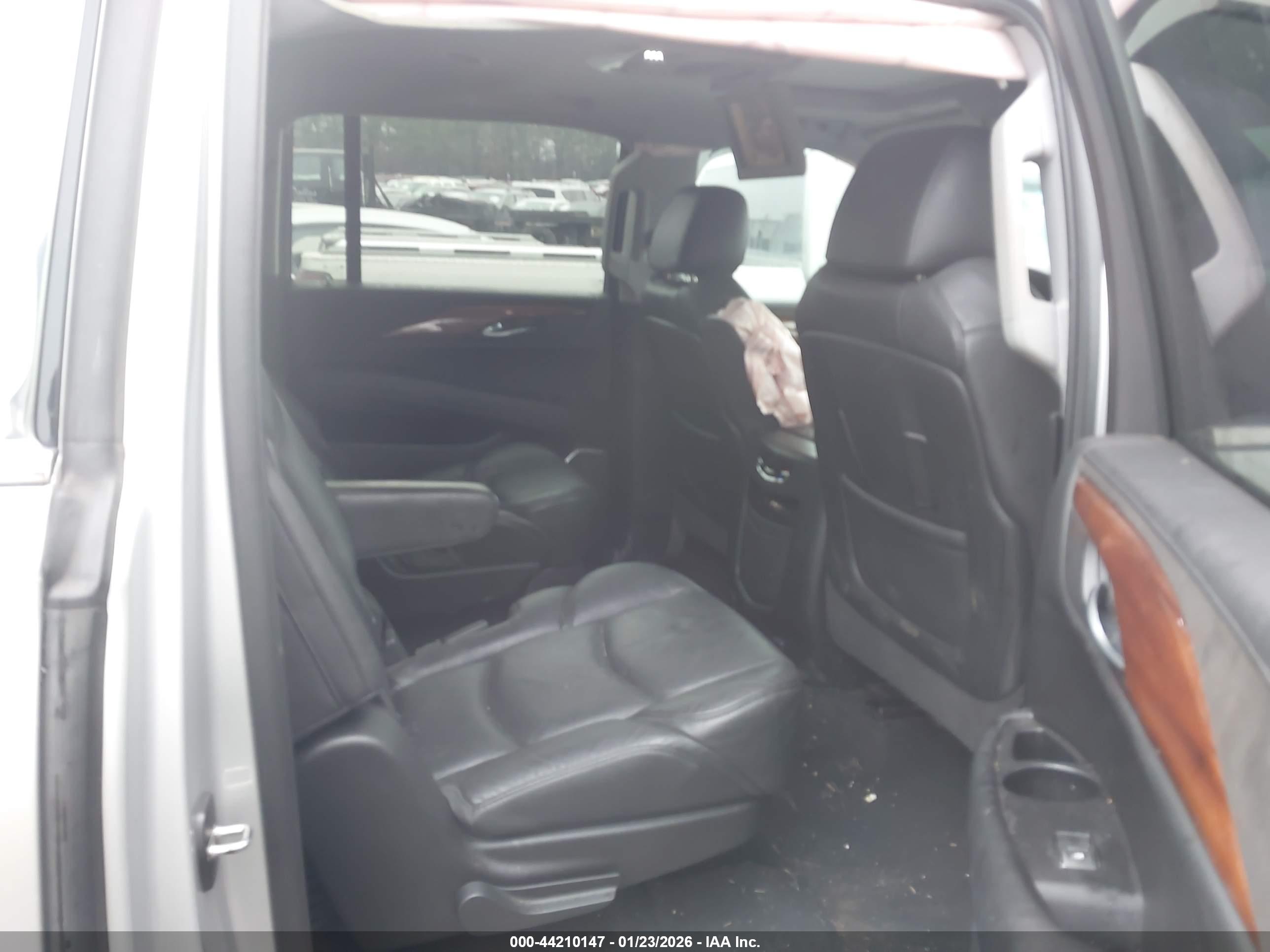 CADILLAC ESCALADE image 8