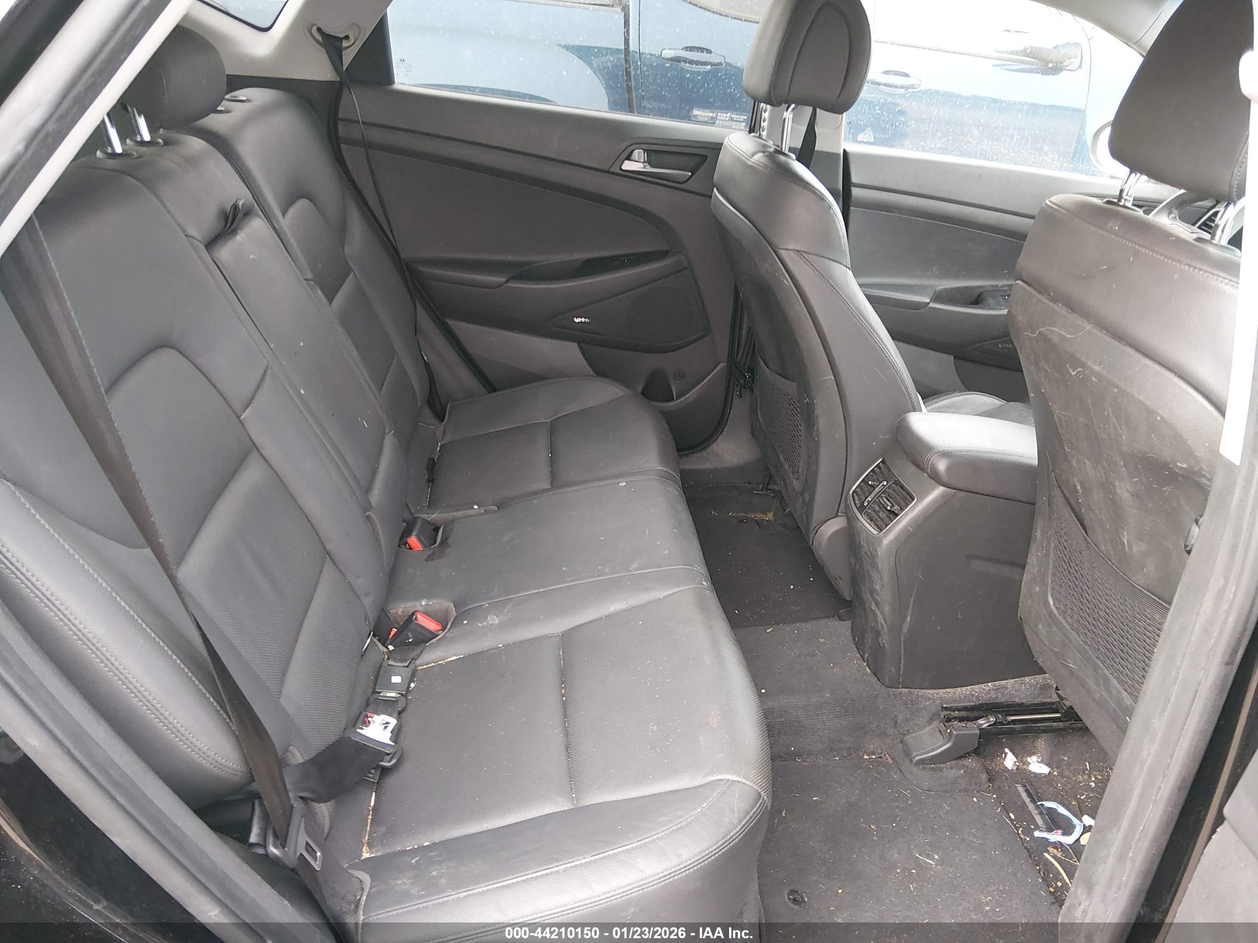 HYUNDAI TUCSON image 8