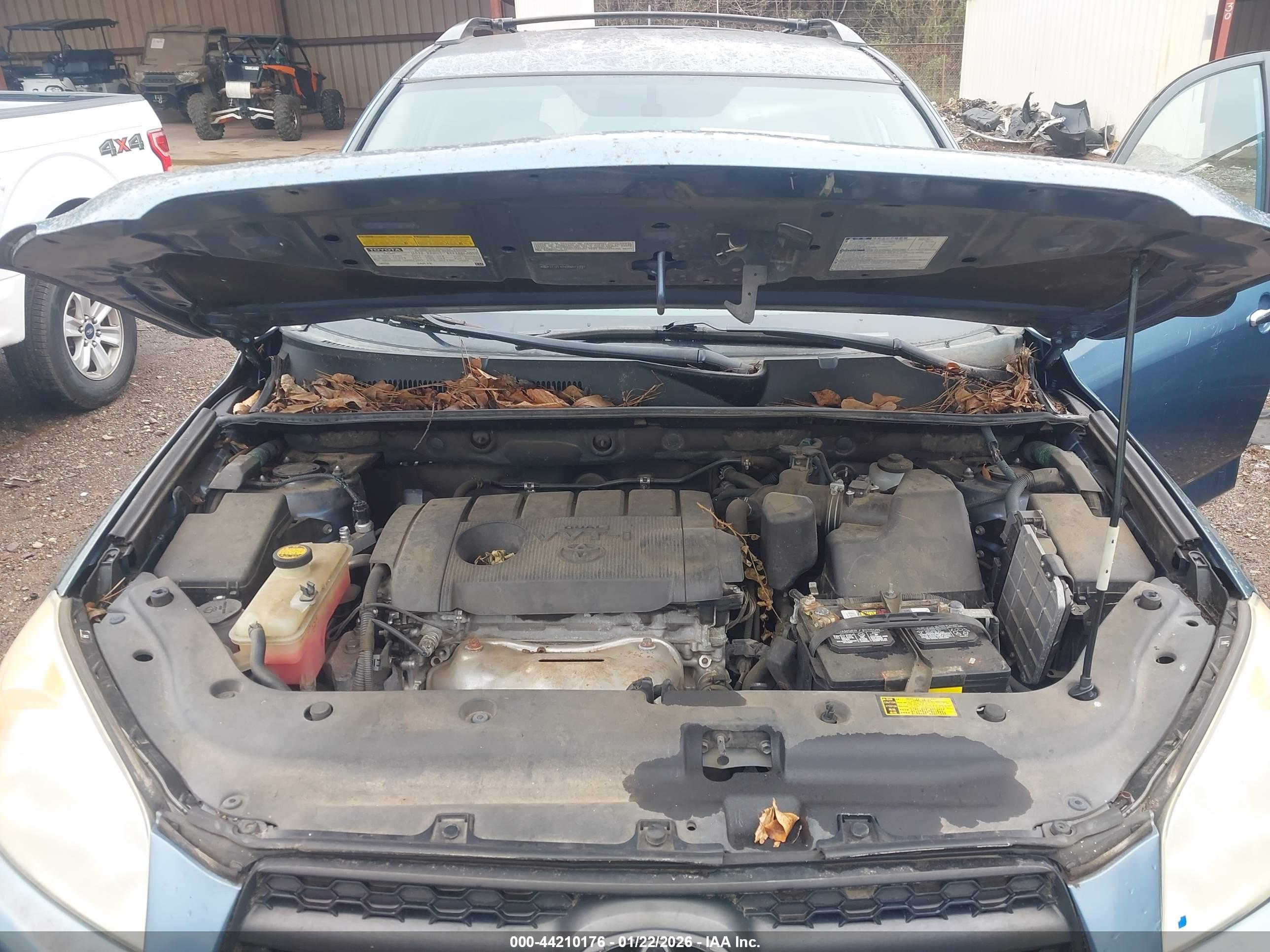 TOYOTA RAV4 image 10