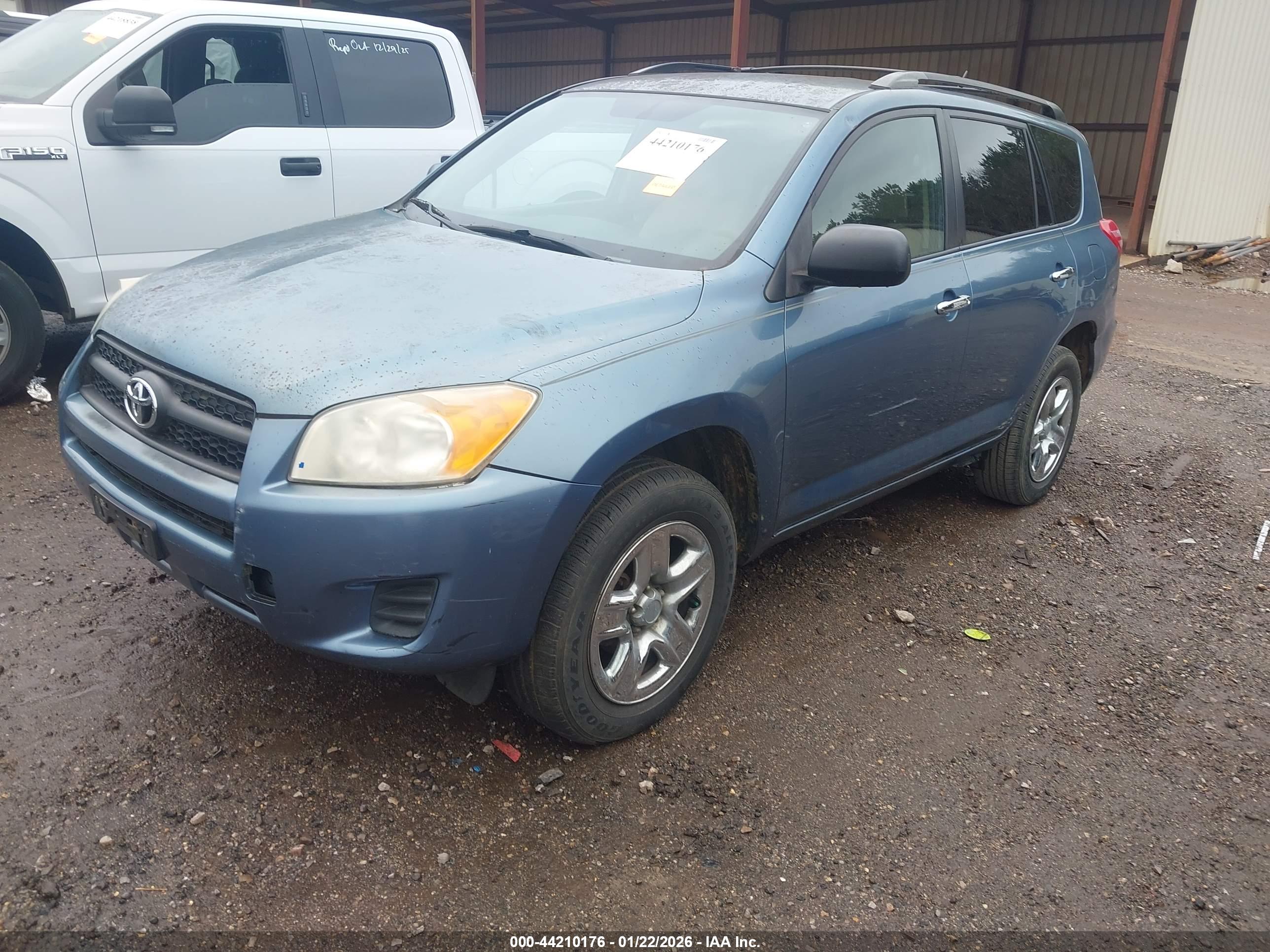 TOYOTA RAV4 image 2