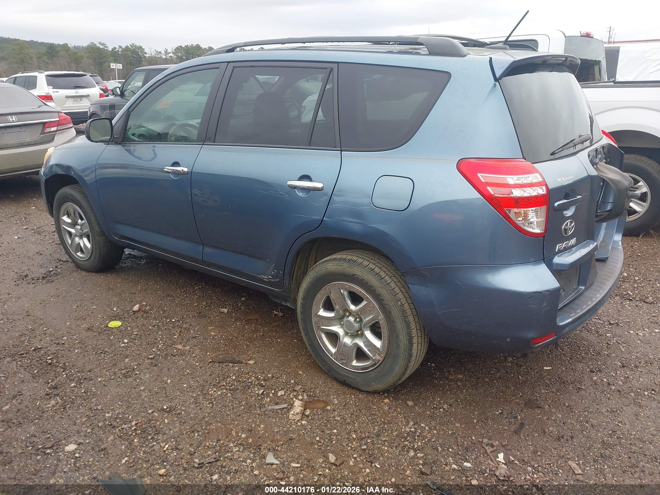 TOYOTA RAV4 image 3