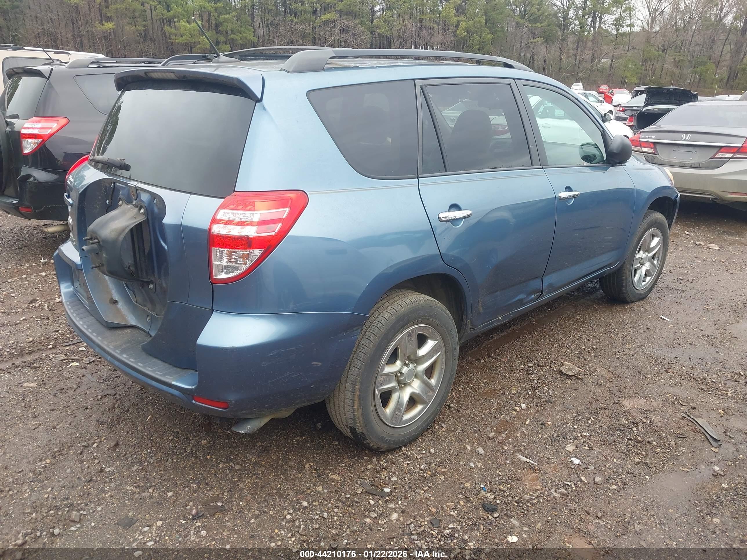 TOYOTA RAV4 image 4