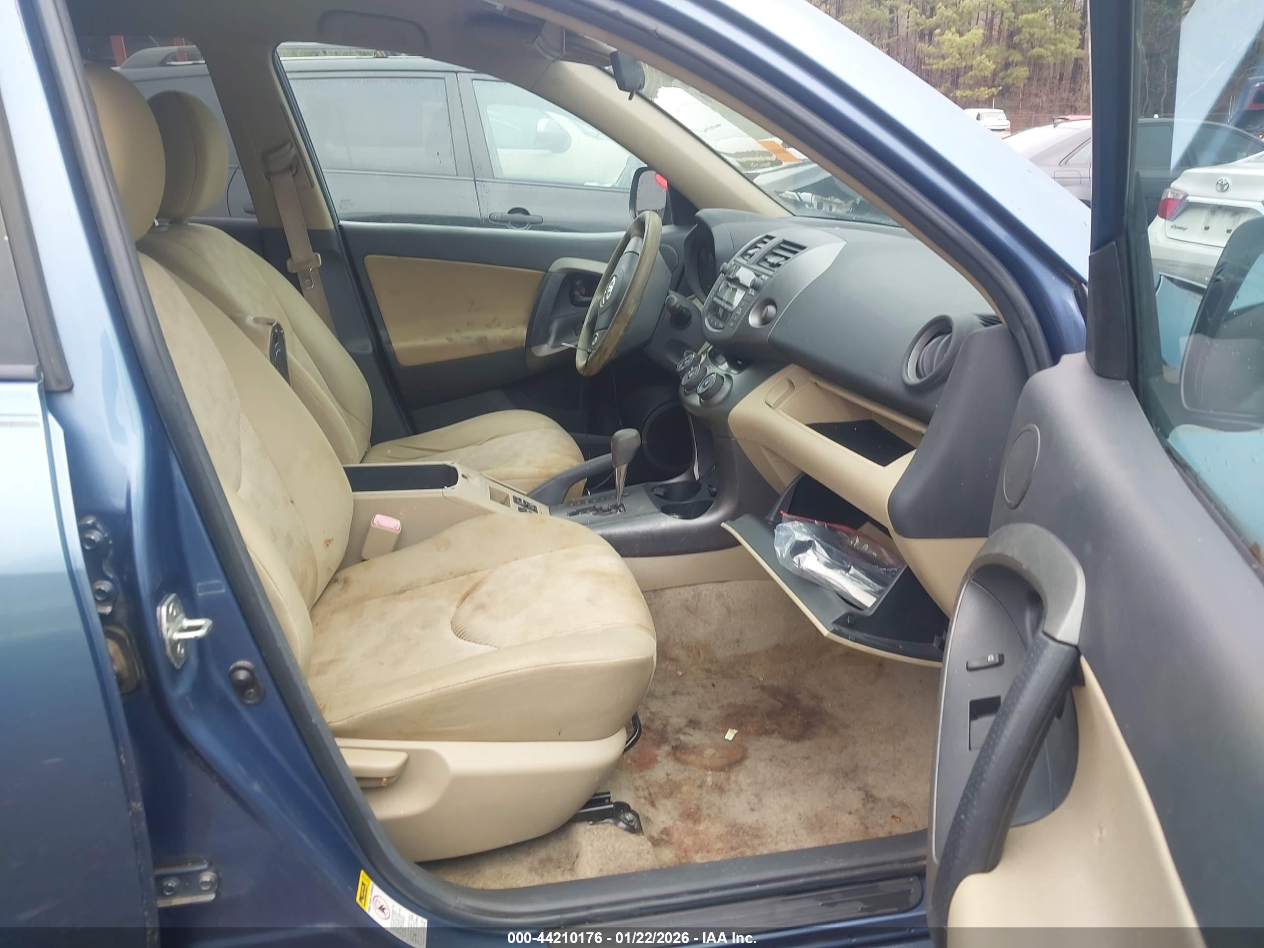 TOYOTA RAV4 image 5