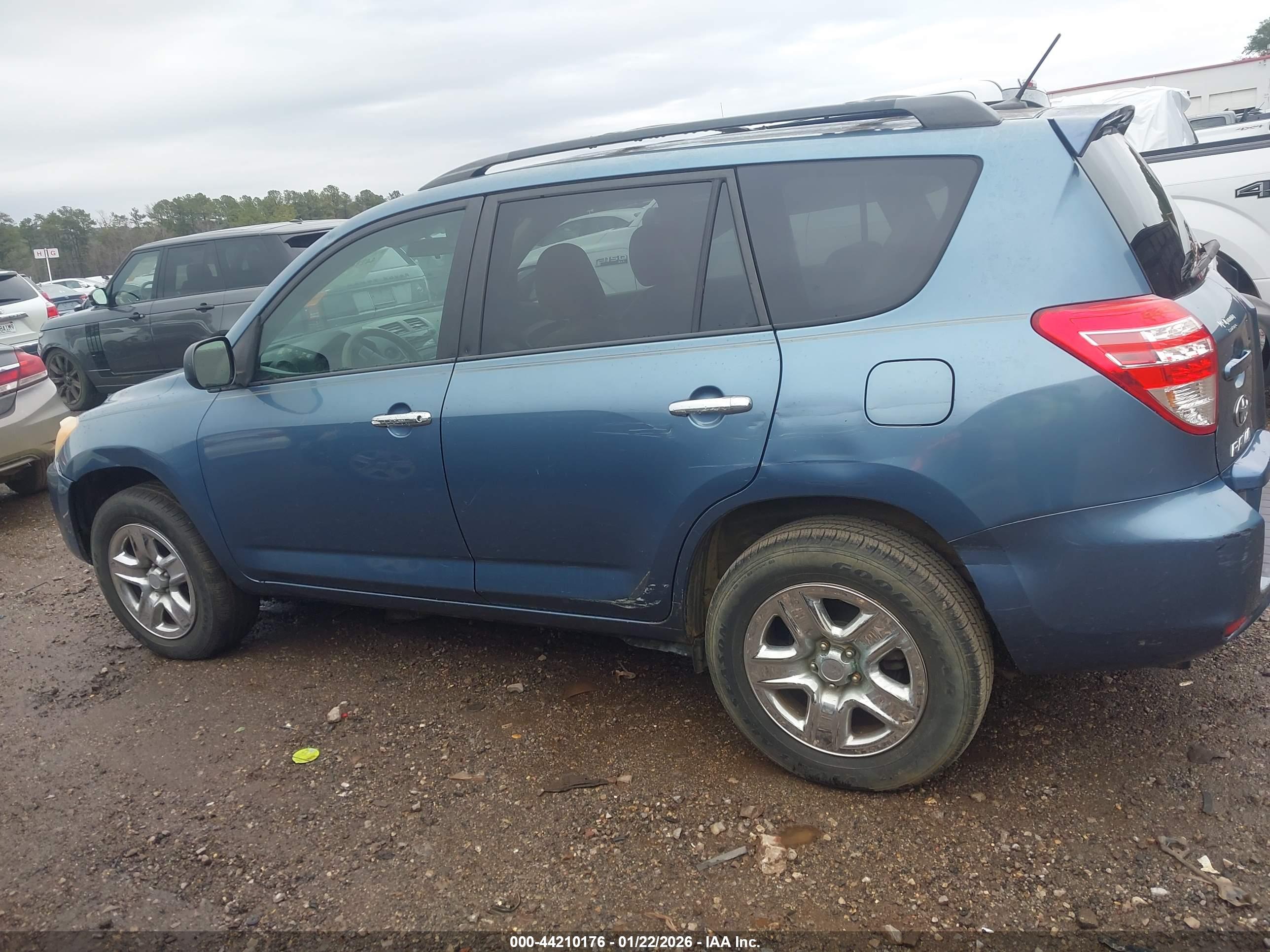 TOYOTA RAV4 image 6