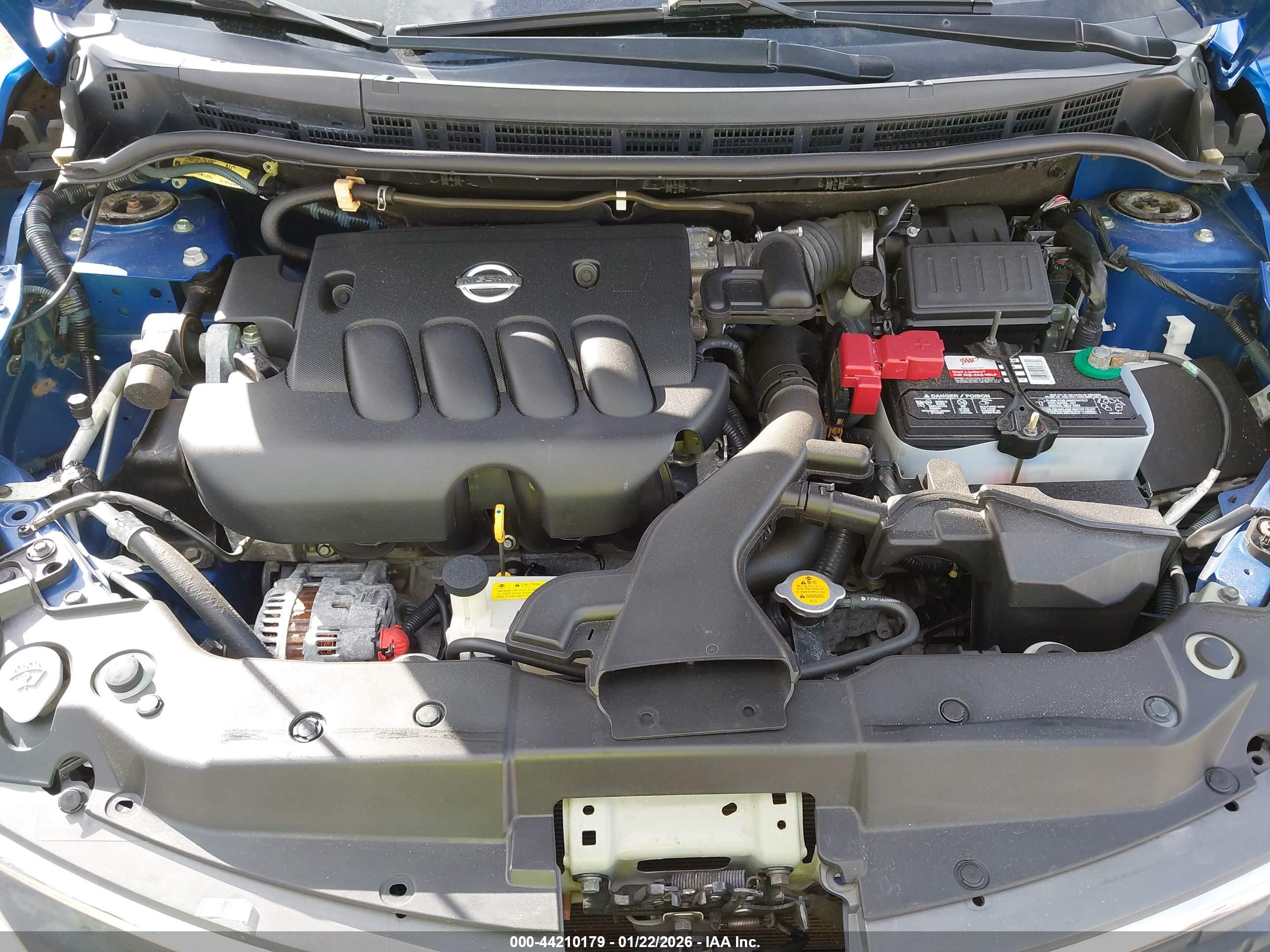 NISSAN VERSA image 10