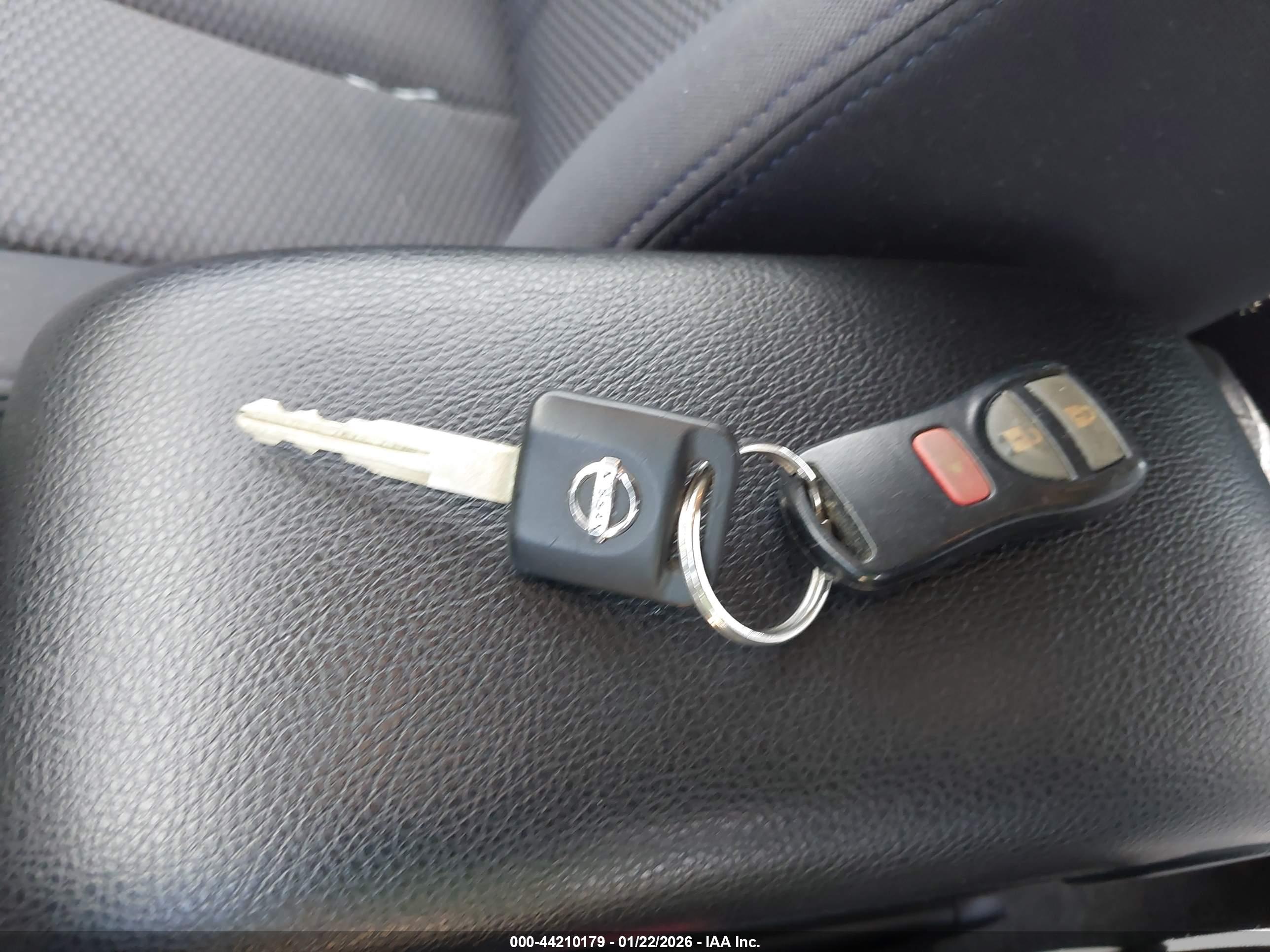 NISSAN VERSA image 11