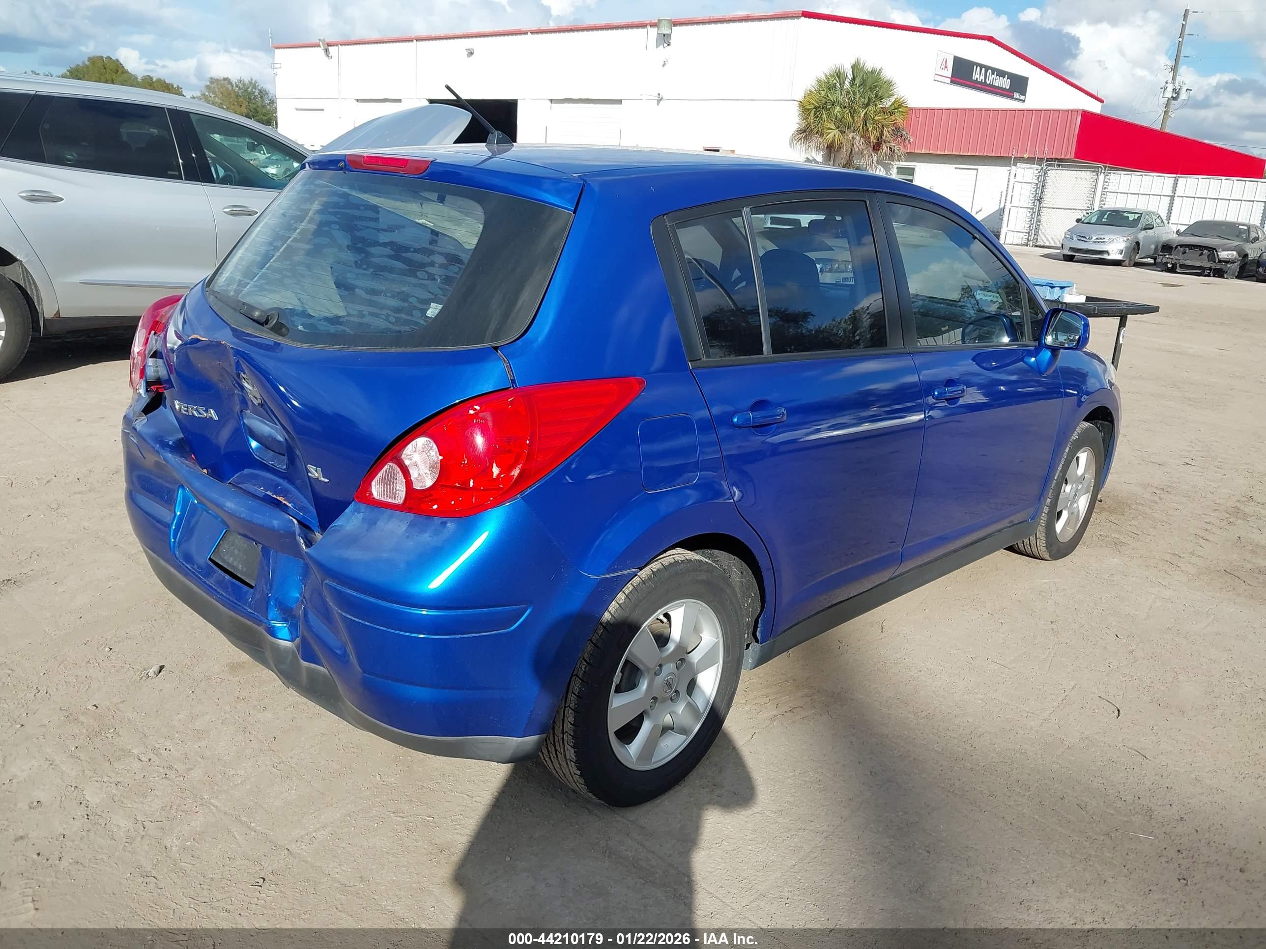 NISSAN VERSA image 4
