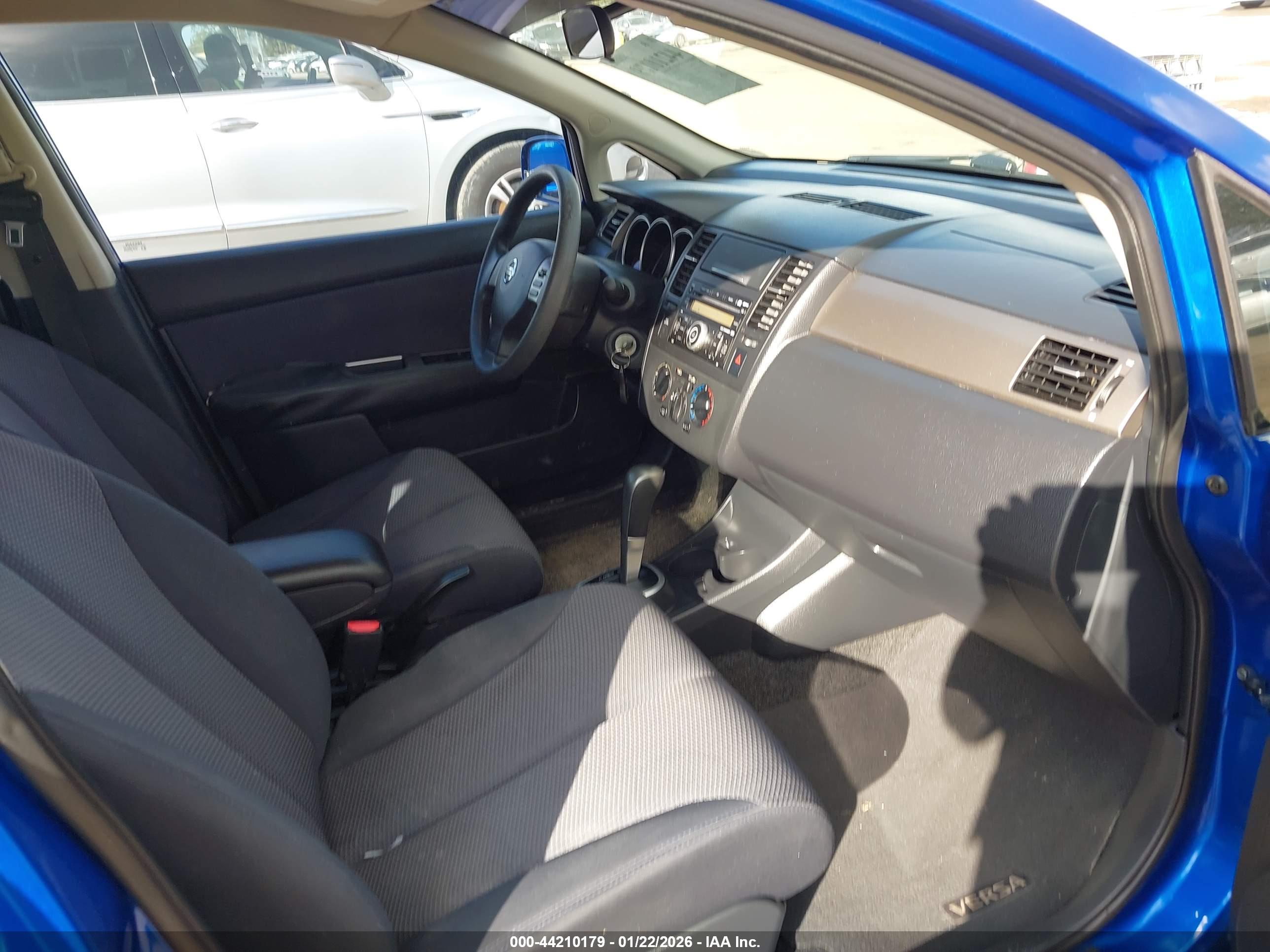 NISSAN VERSA image 5