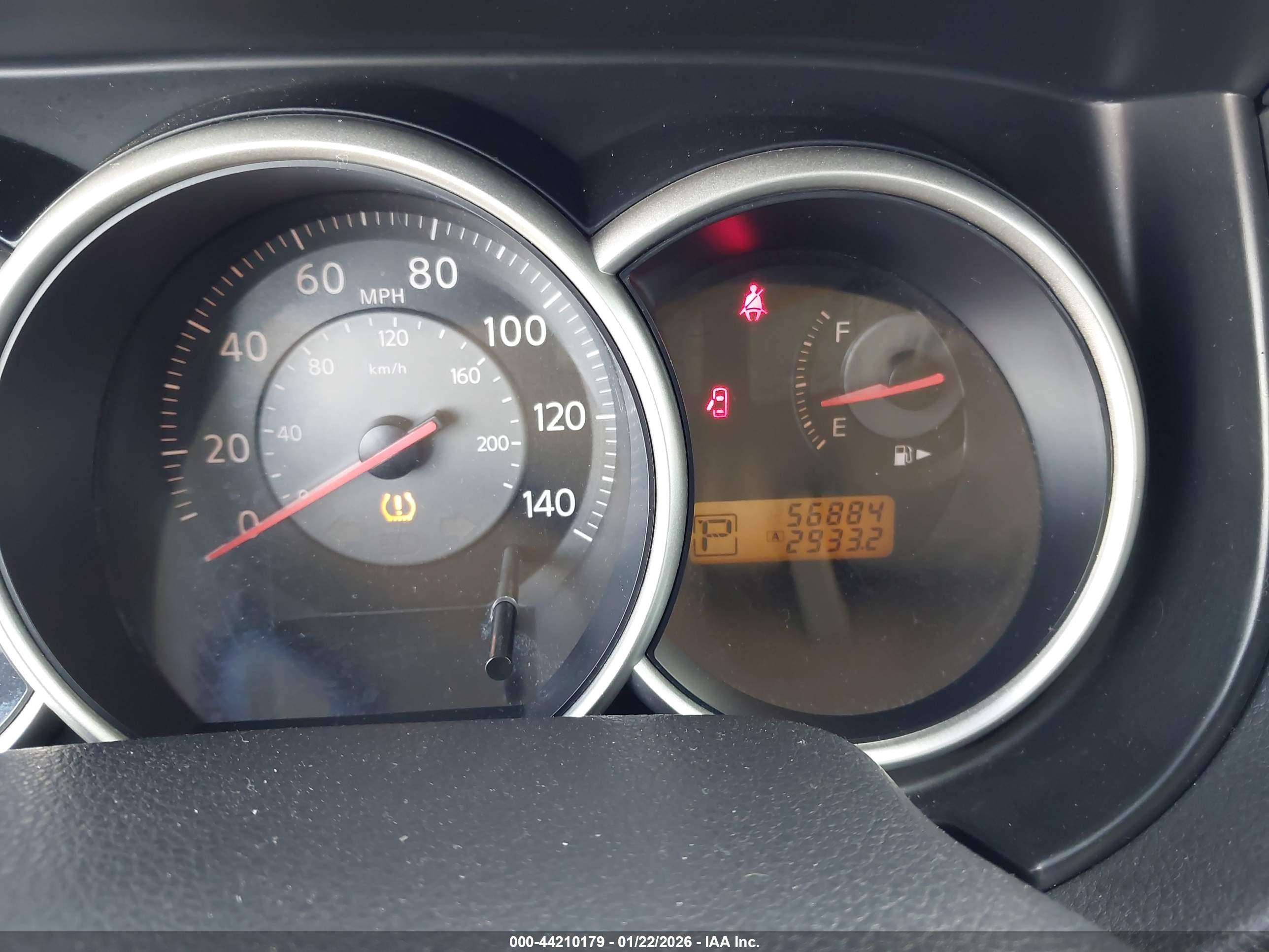 NISSAN VERSA image 7