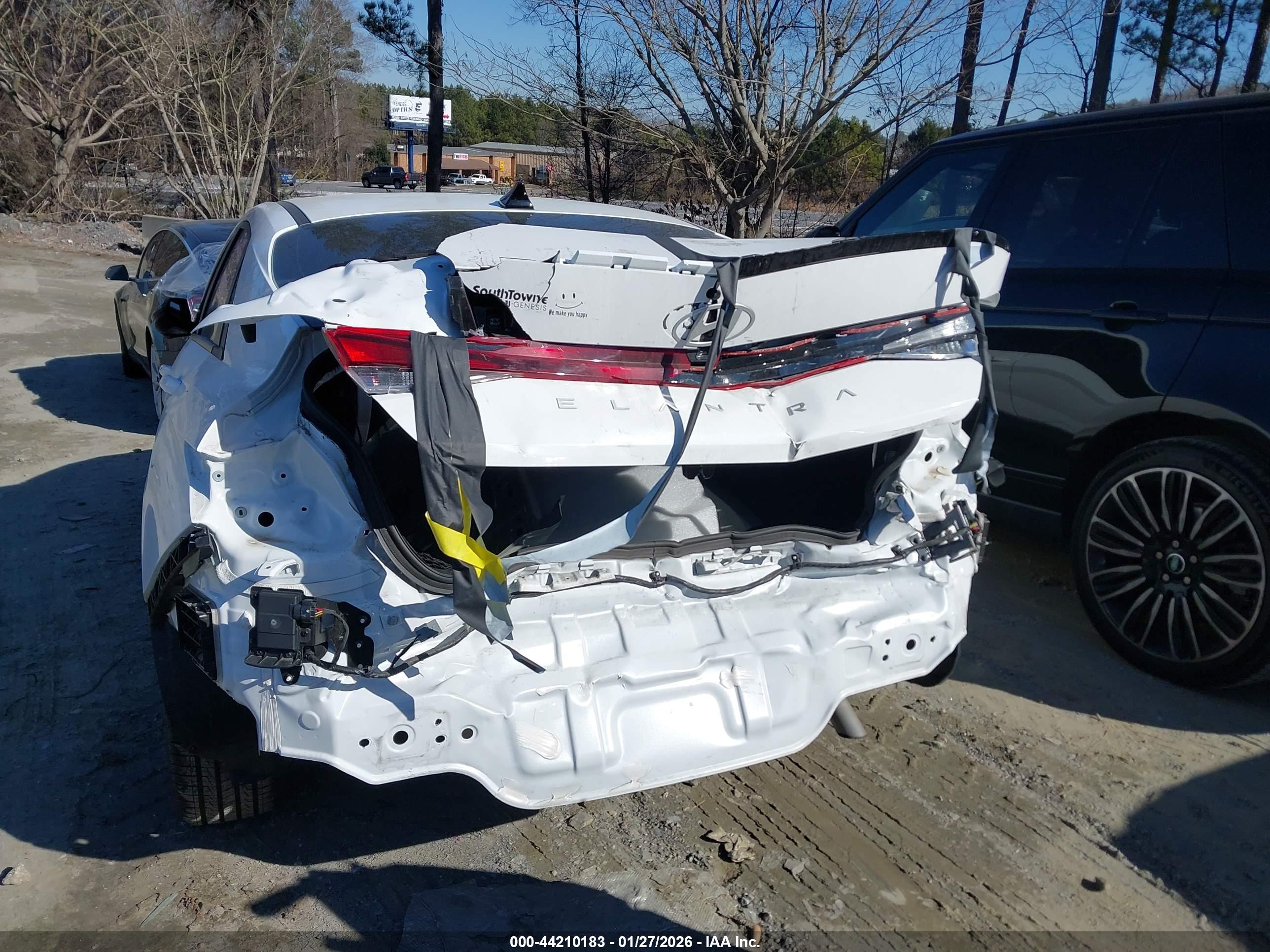 HYUNDAI ELANTRA image 6