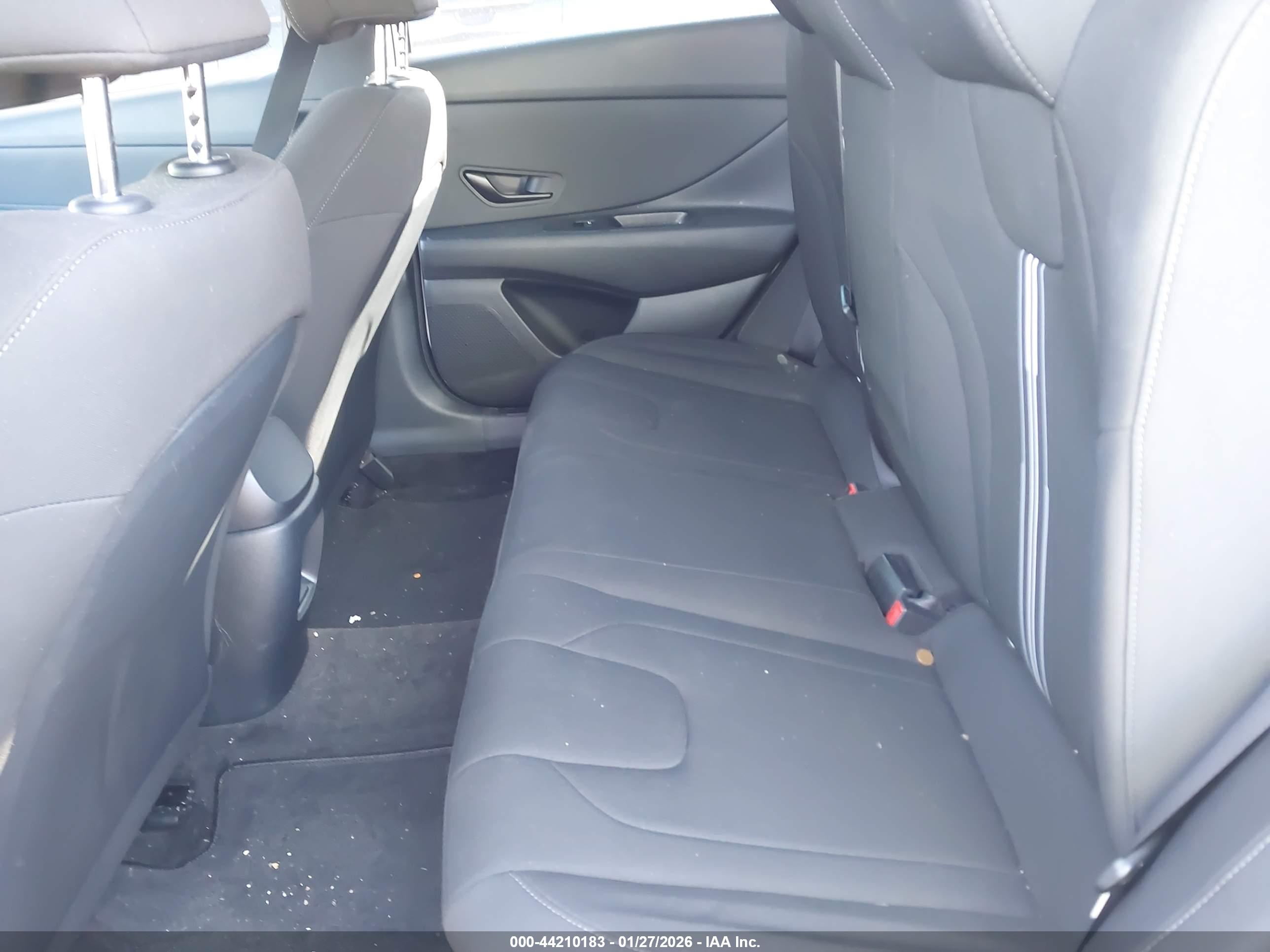 HYUNDAI ELANTRA image 8
