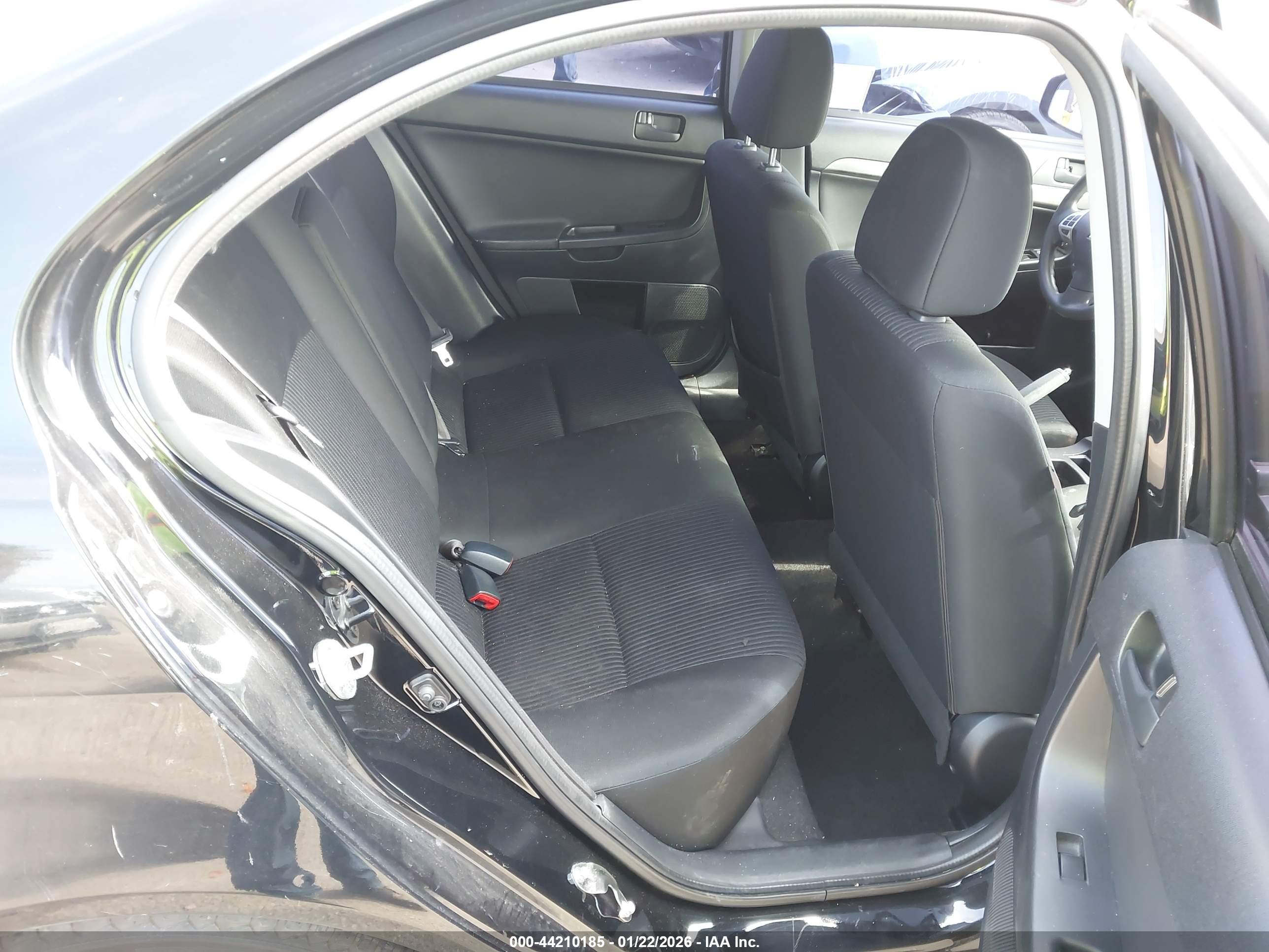 MITSUBISHI LANCER image 8