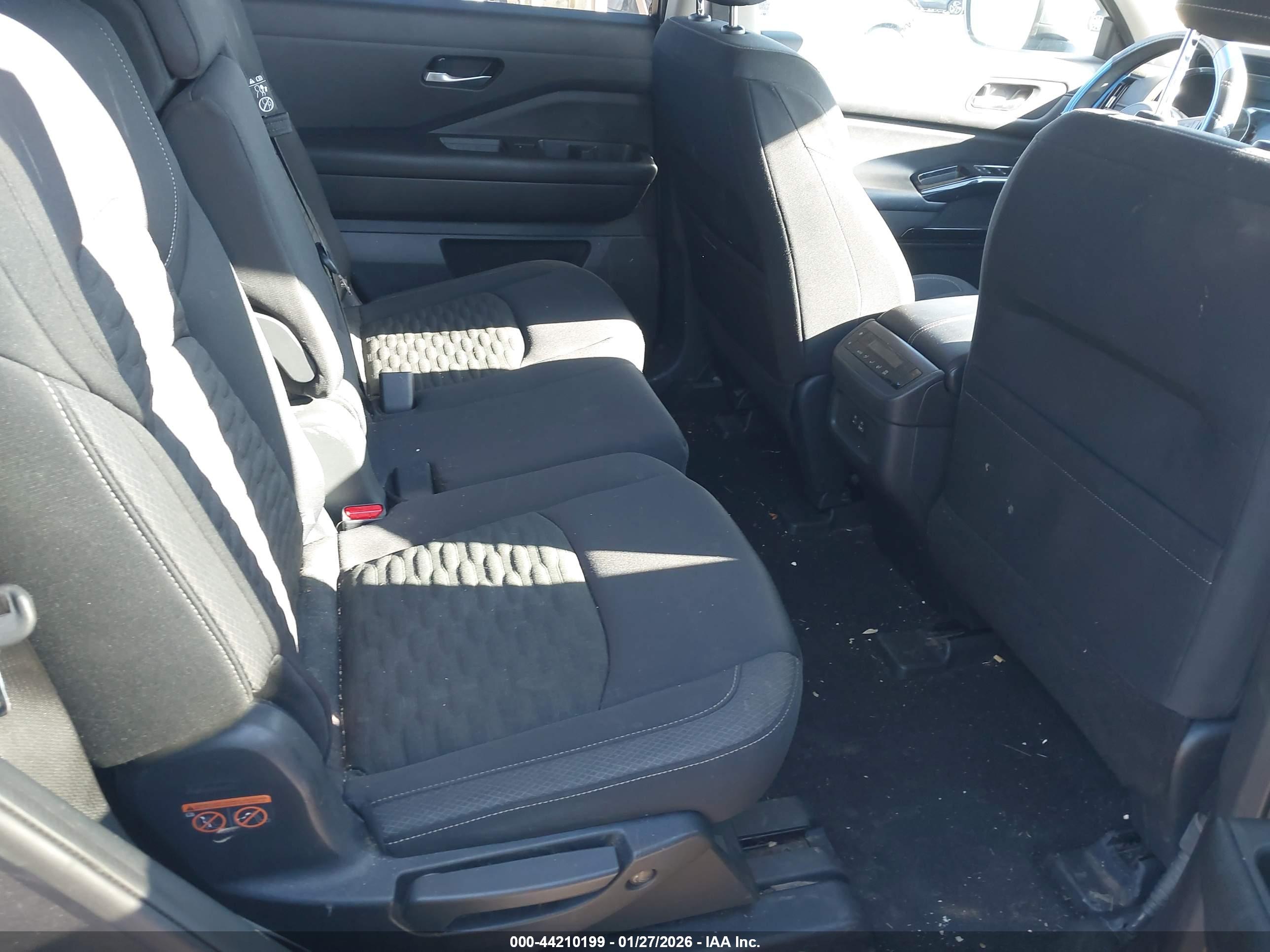 NISSAN PATHFINDER image 8